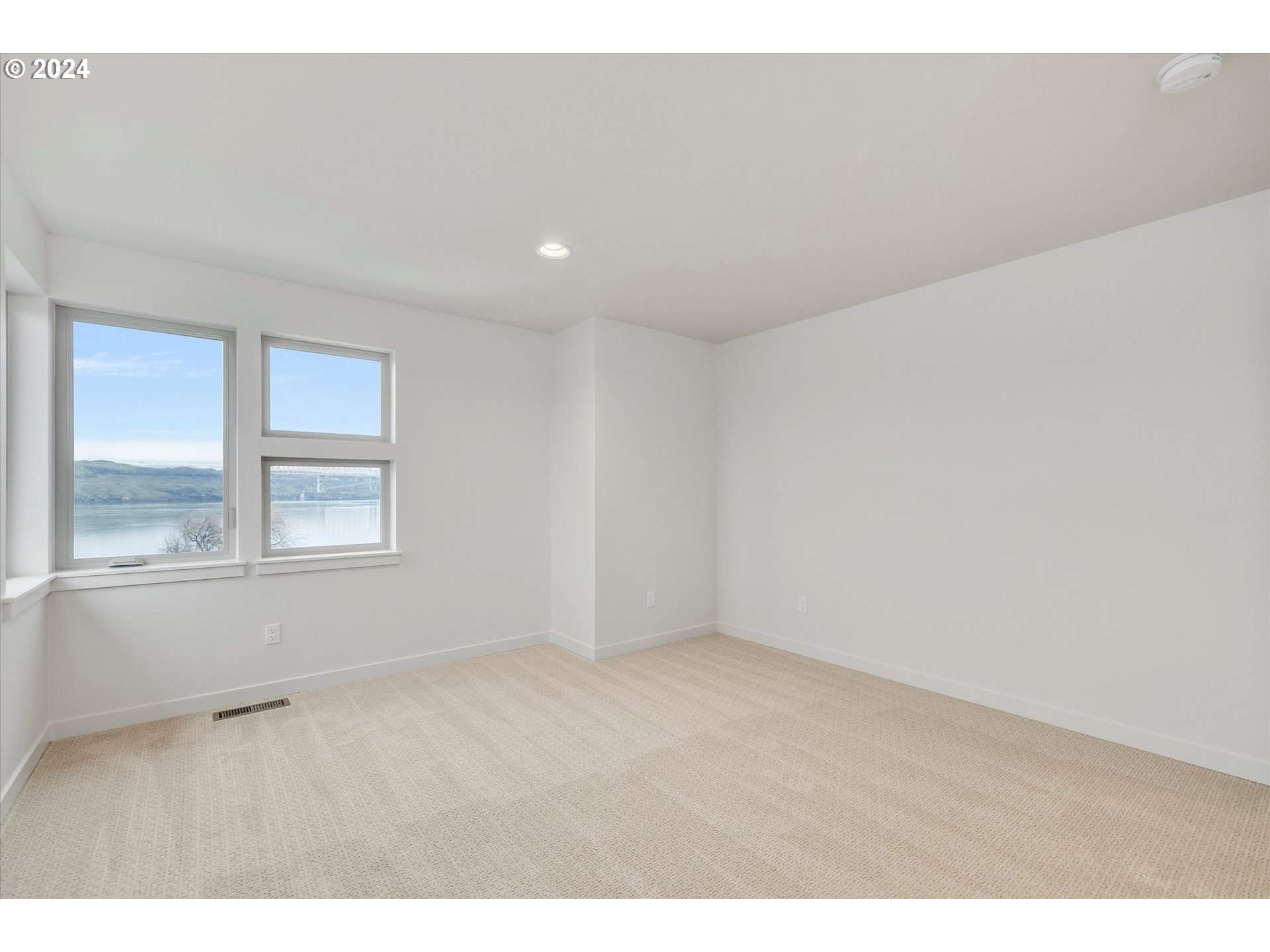 144 SOUTHSHORE AVE