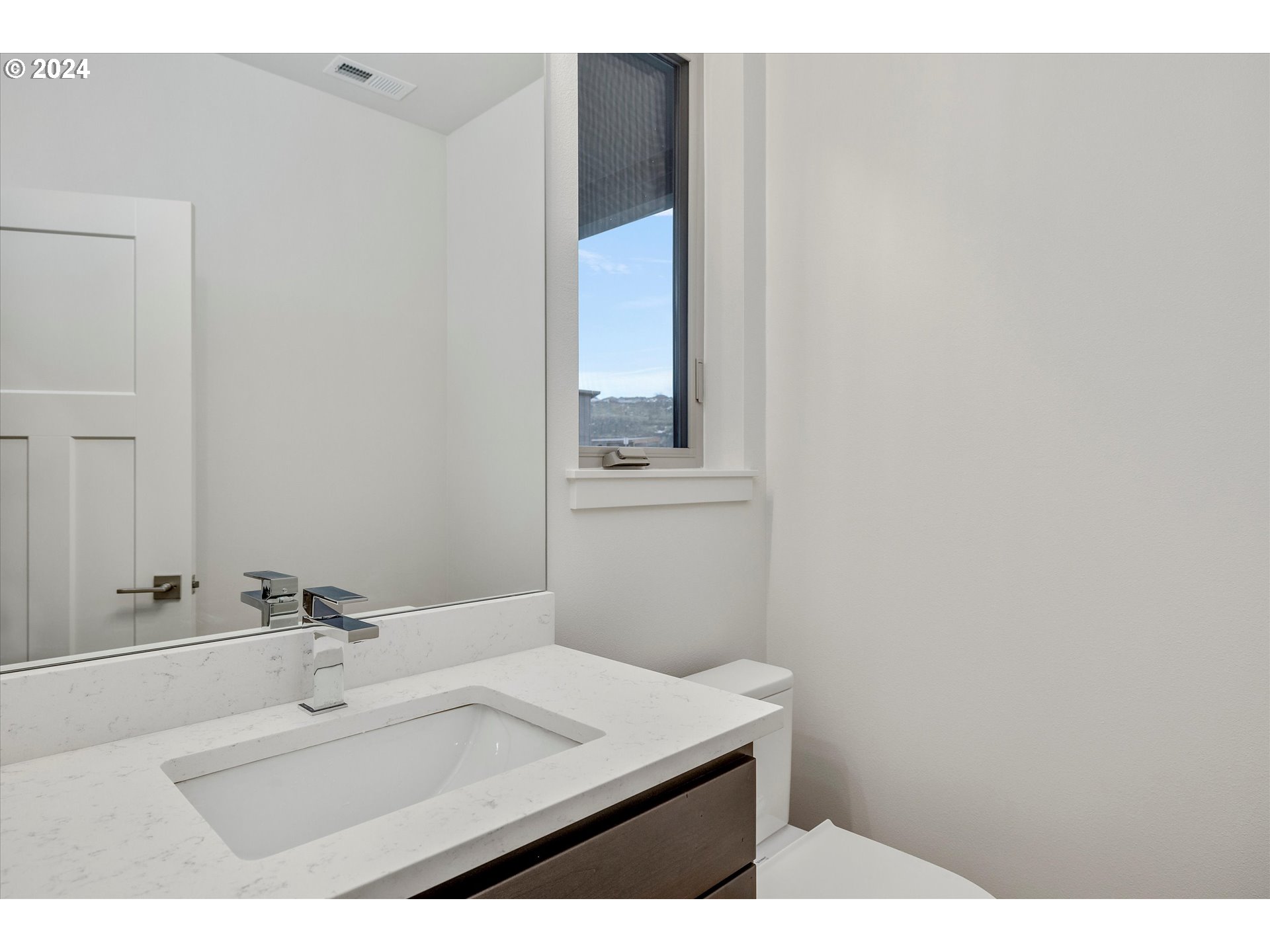 144 SOUTHSHORE AVE