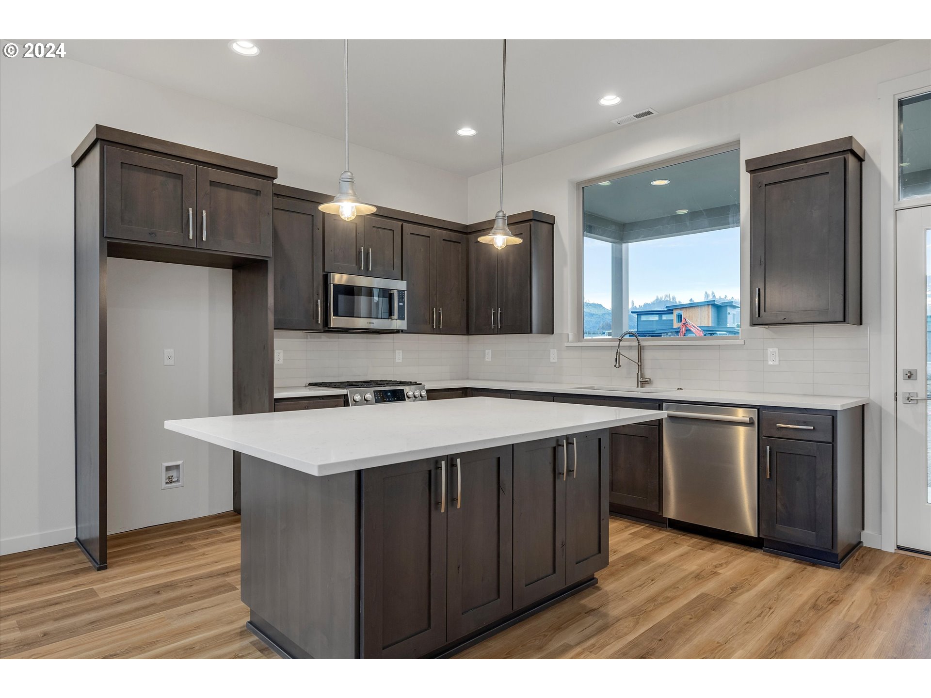 144 SOUTHSHORE AVE
