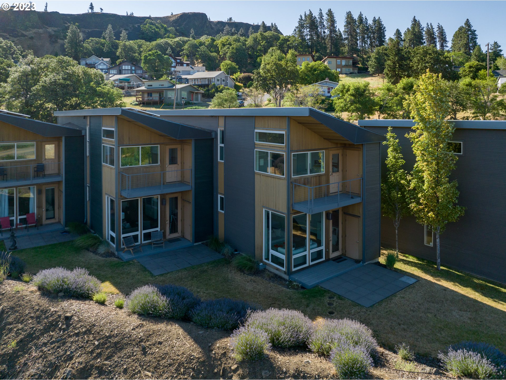 27 MOSIER CREEK PL