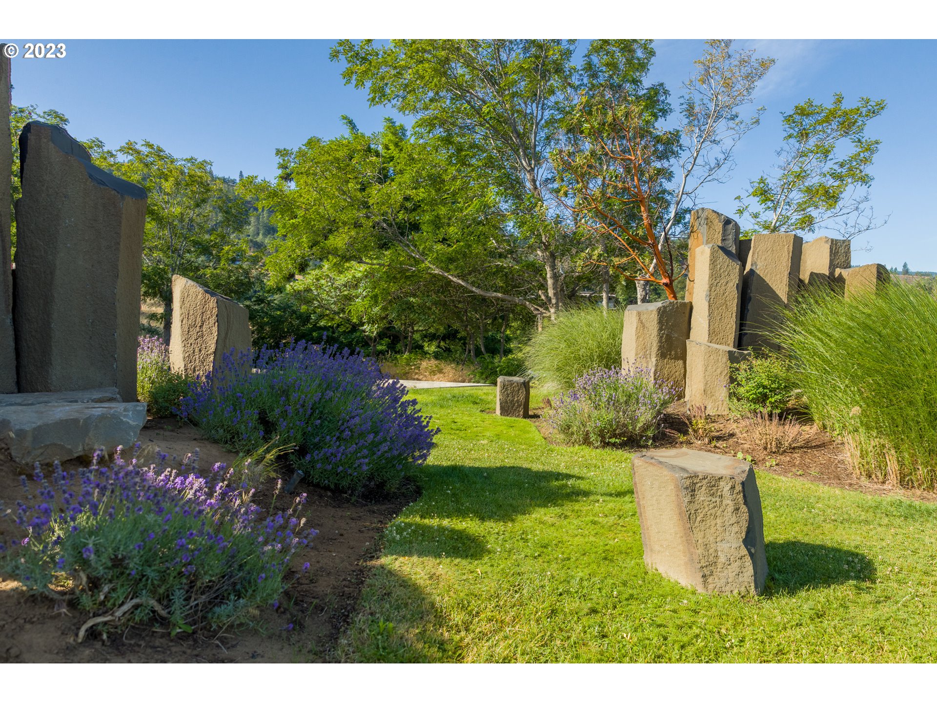 27 MOSIER CREEK PL