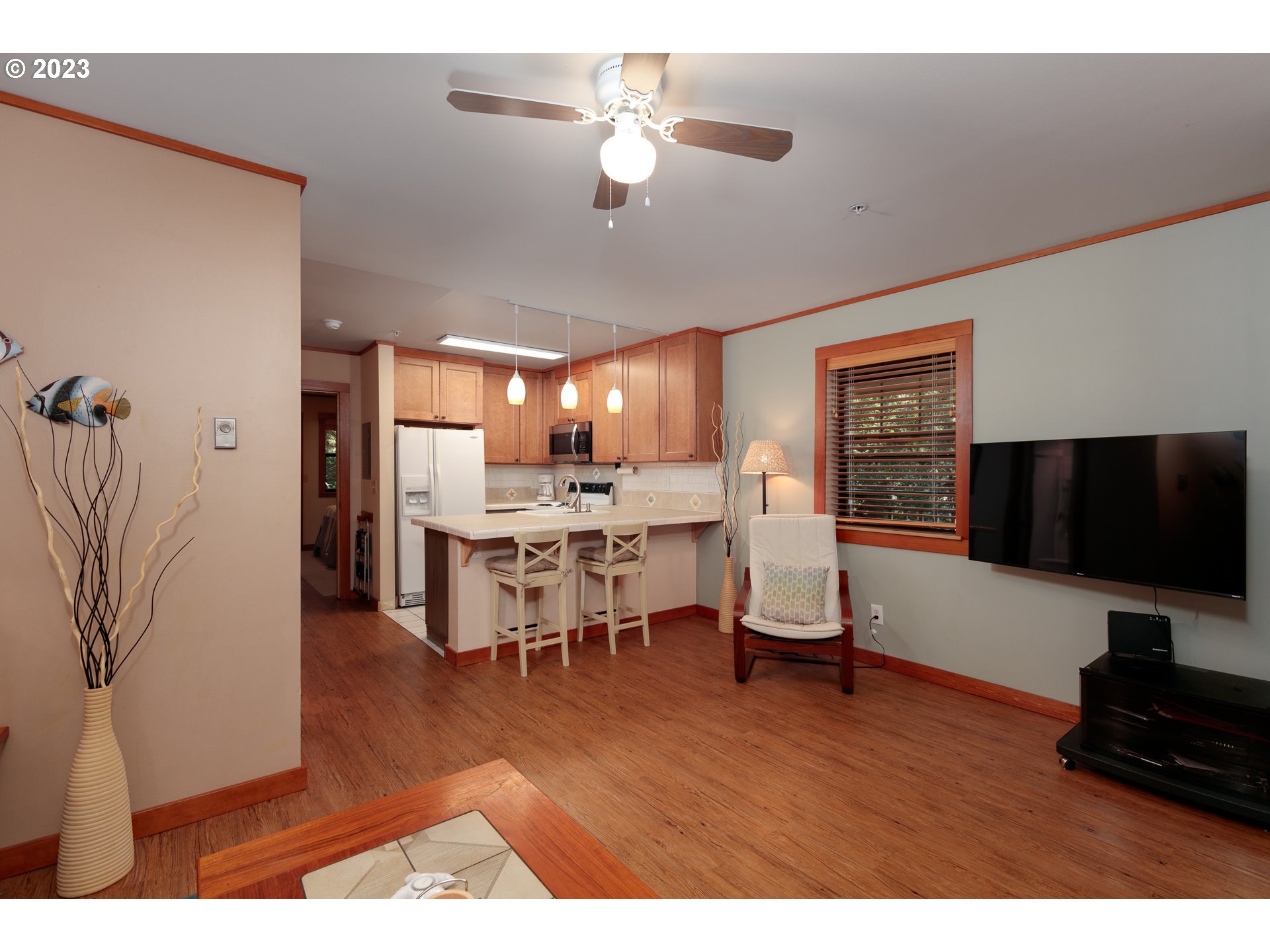 105 COUNTRY CLUB RD Unit: 16