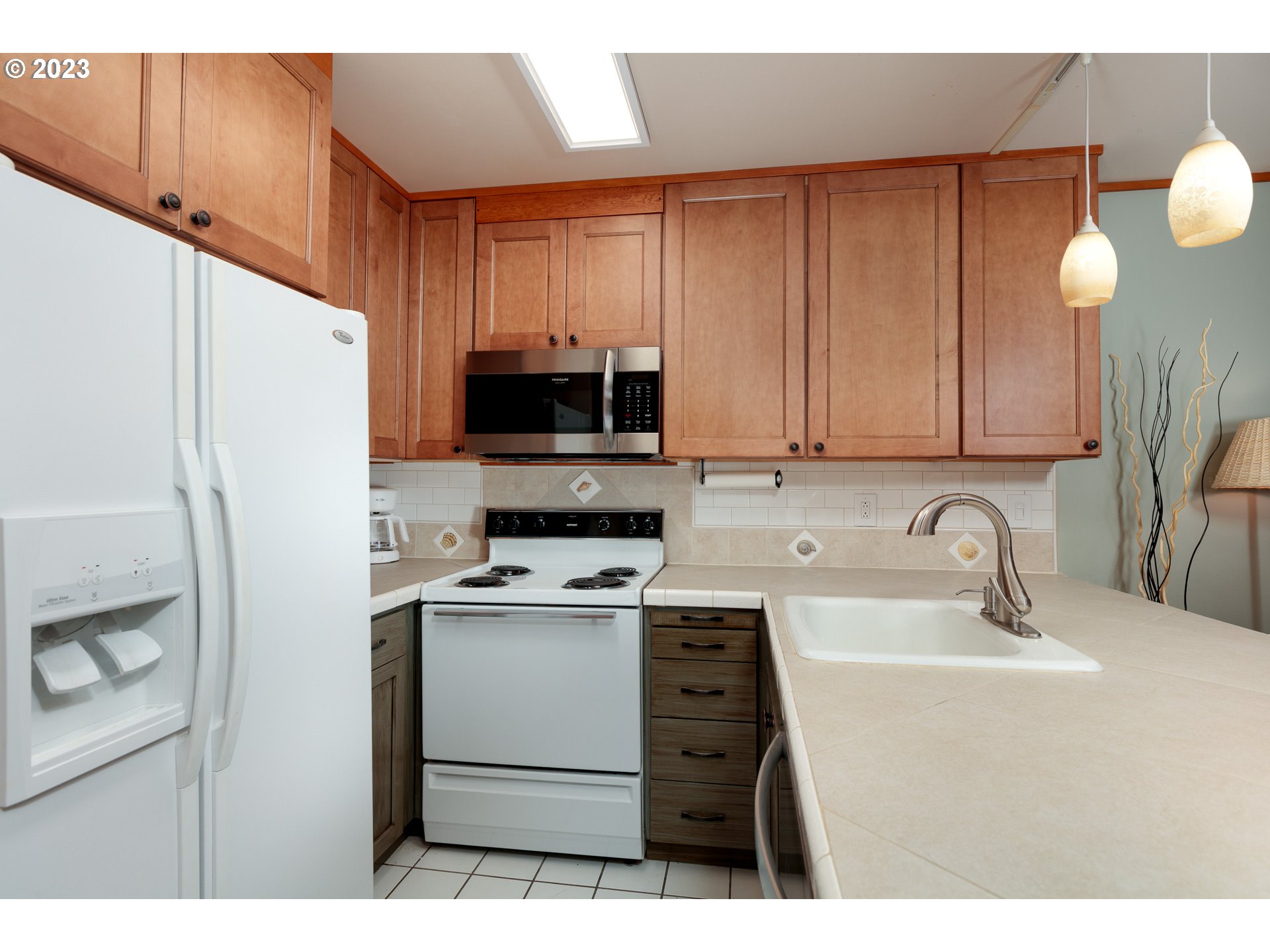 105 COUNTRY CLUB RD Unit: 16