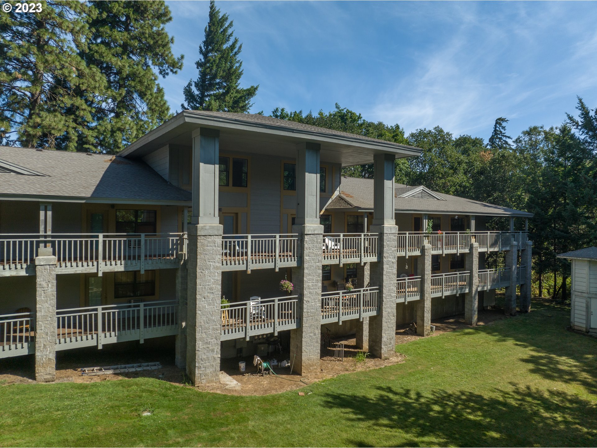 105 COUNTRY CLUB RD Unit: 16