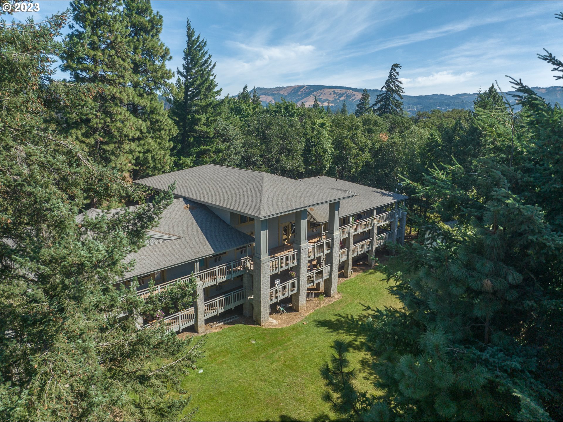 105 COUNTRY CLUB RD Unit: 16