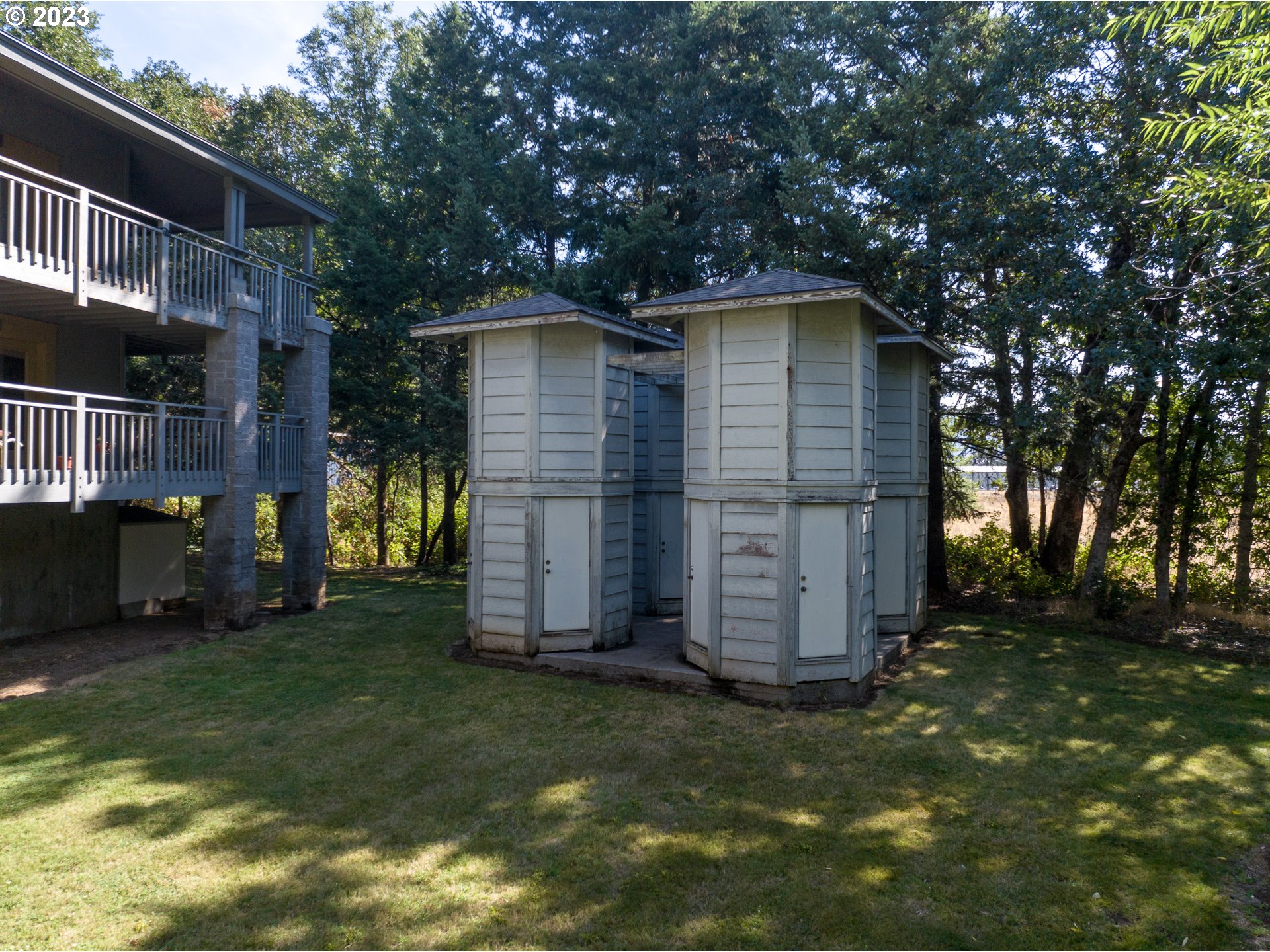 105 COUNTRY CLUB RD Unit: 16