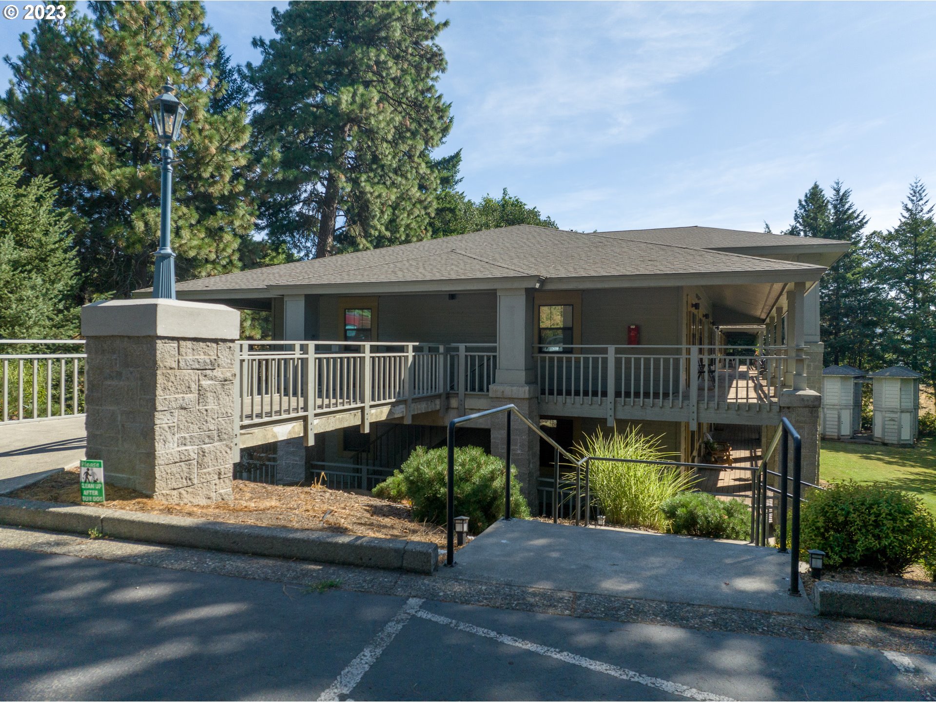 105 COUNTRY CLUB RD Unit: 16