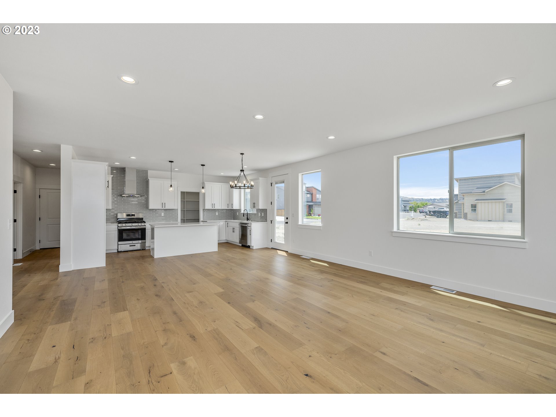 156 SOUTHSHORE AVE