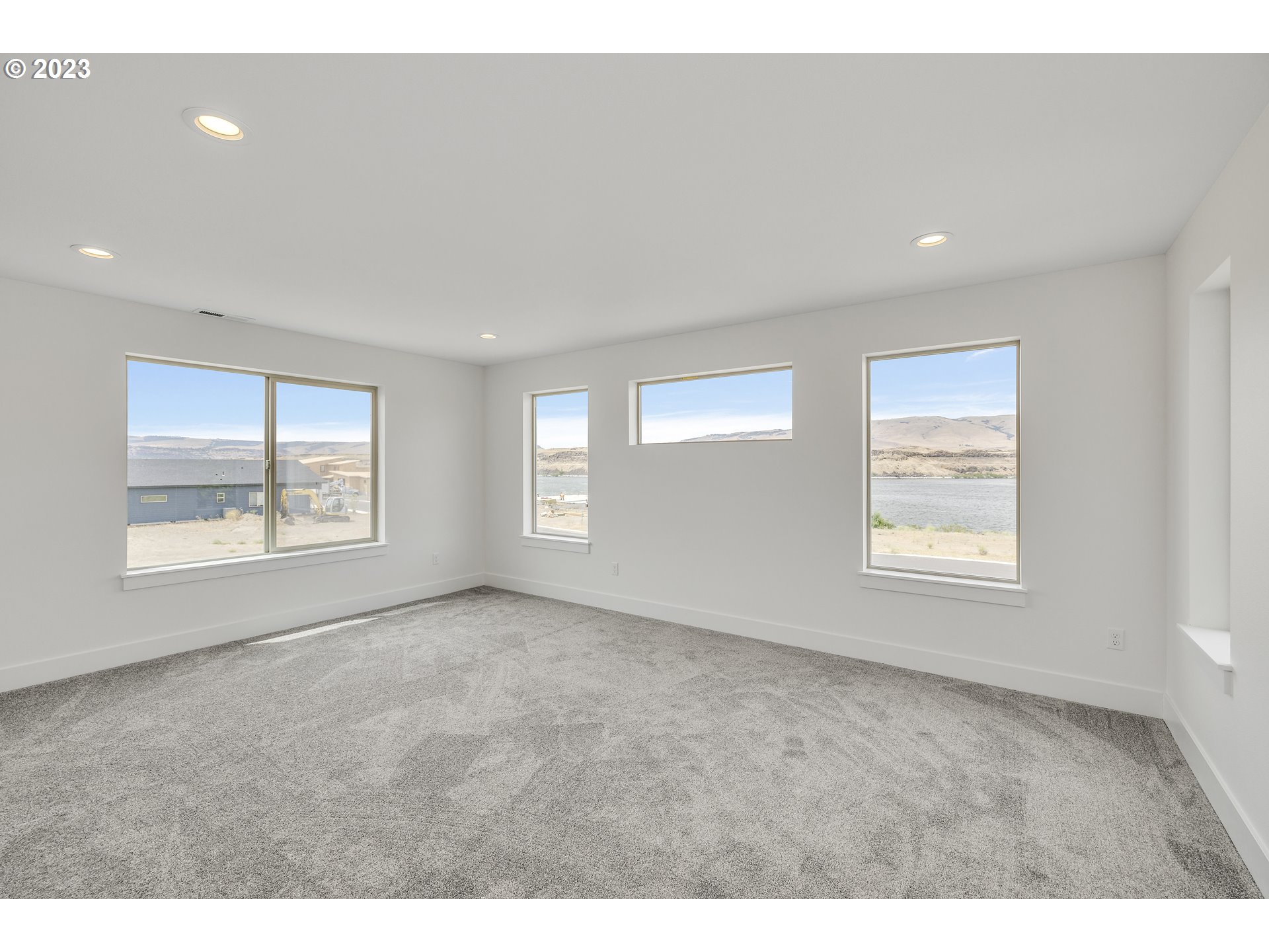 156 SOUTHSHORE AVE
