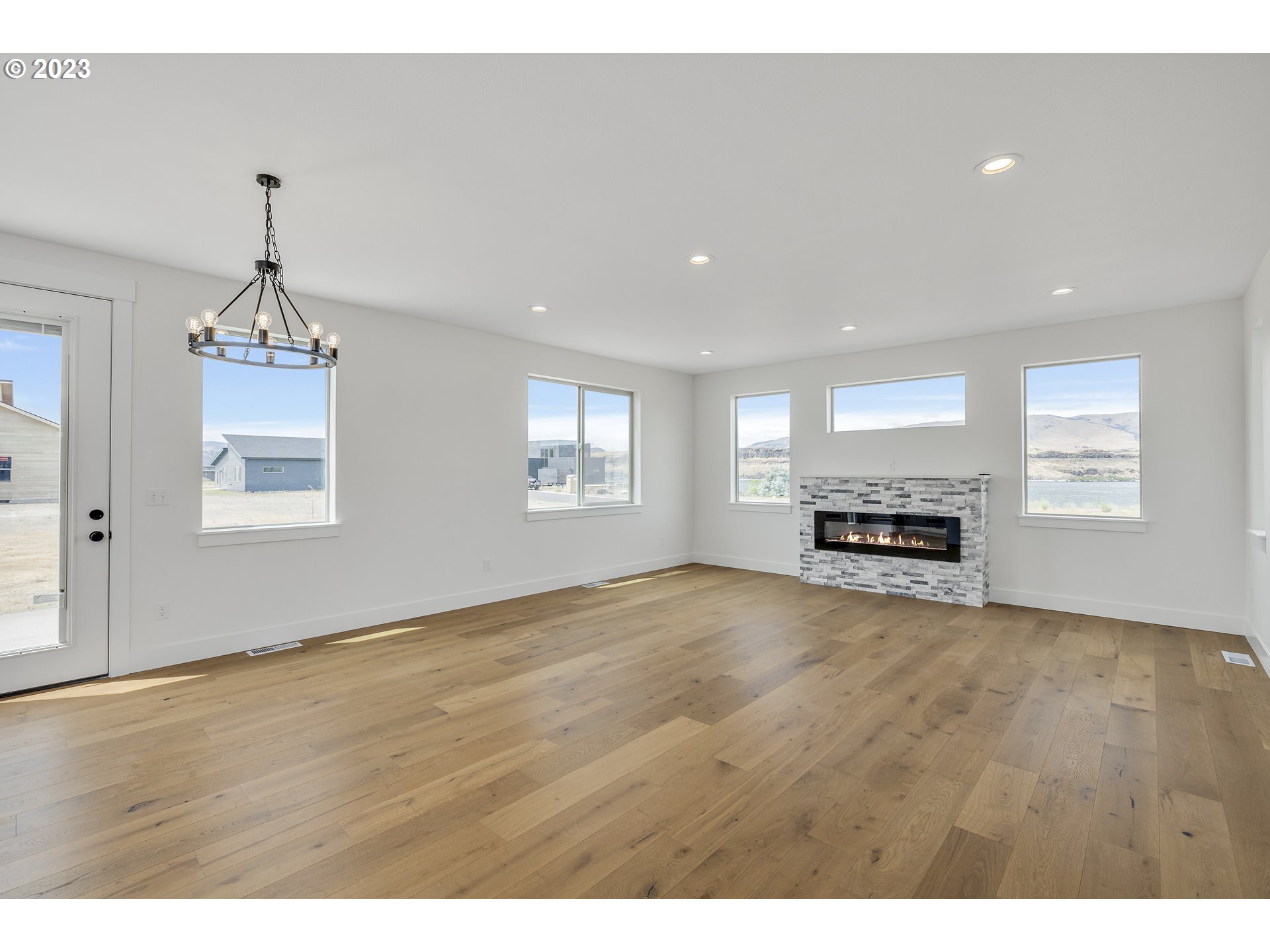 156 SOUTHSHORE AVE