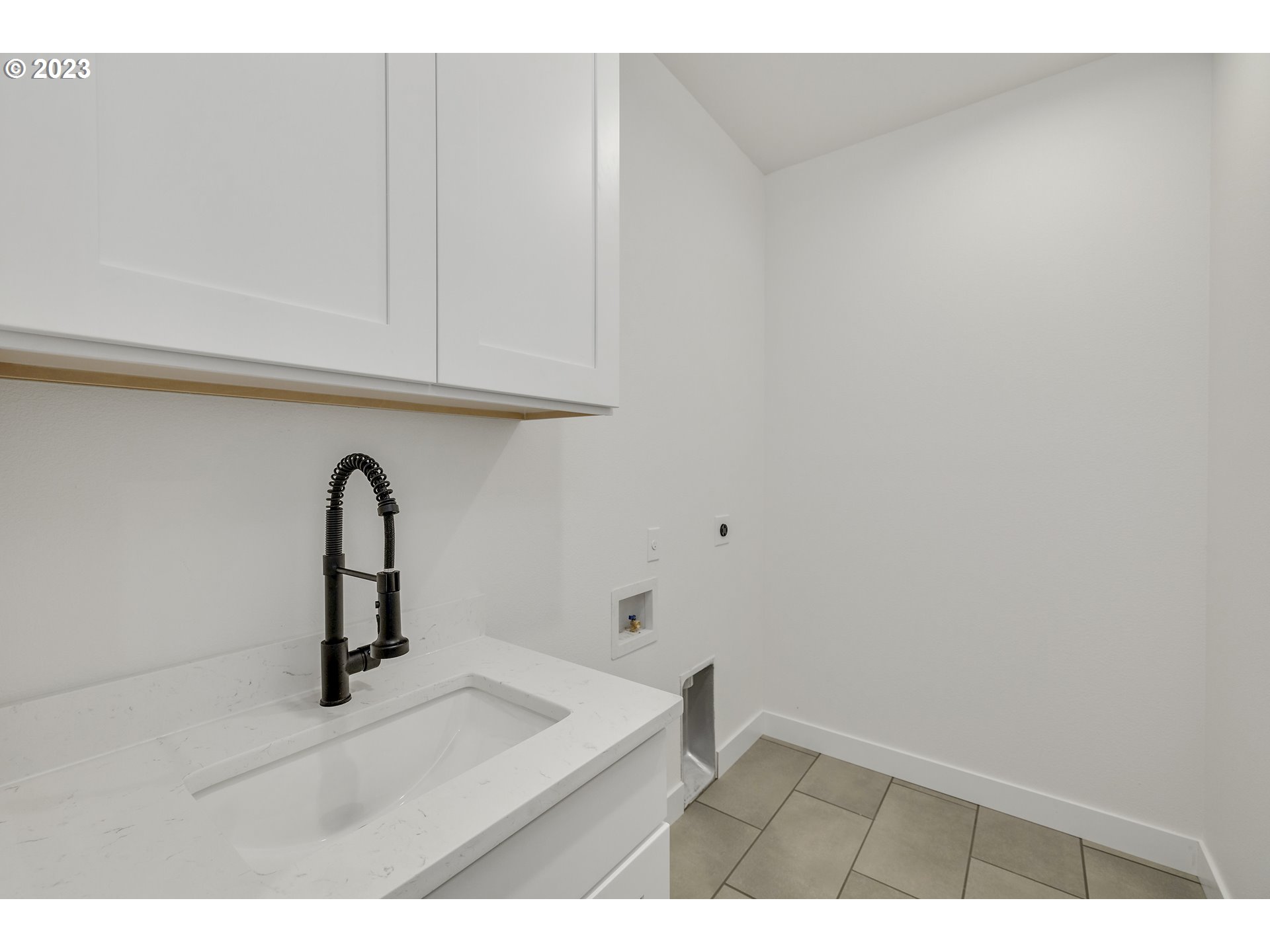 156 SOUTHSHORE AVE