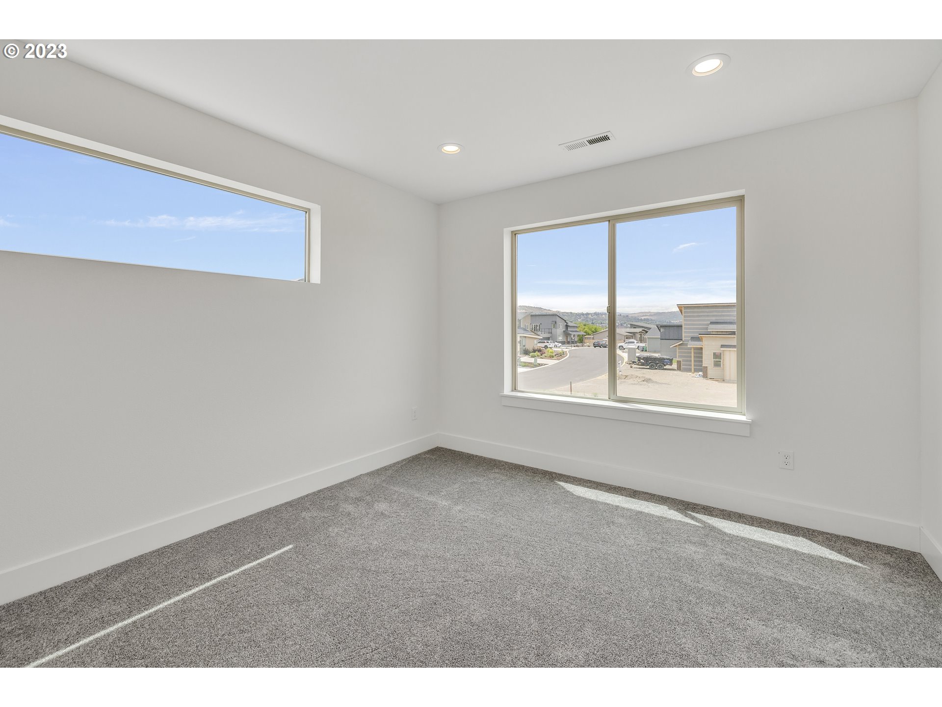 156 SOUTHSHORE AVE