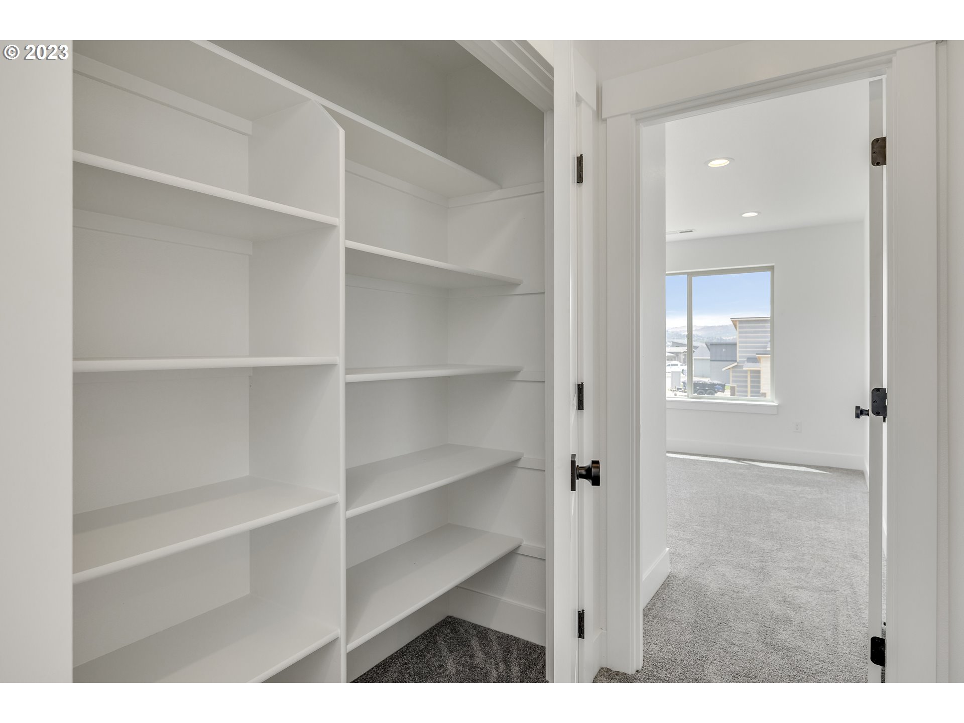 156 SOUTHSHORE AVE