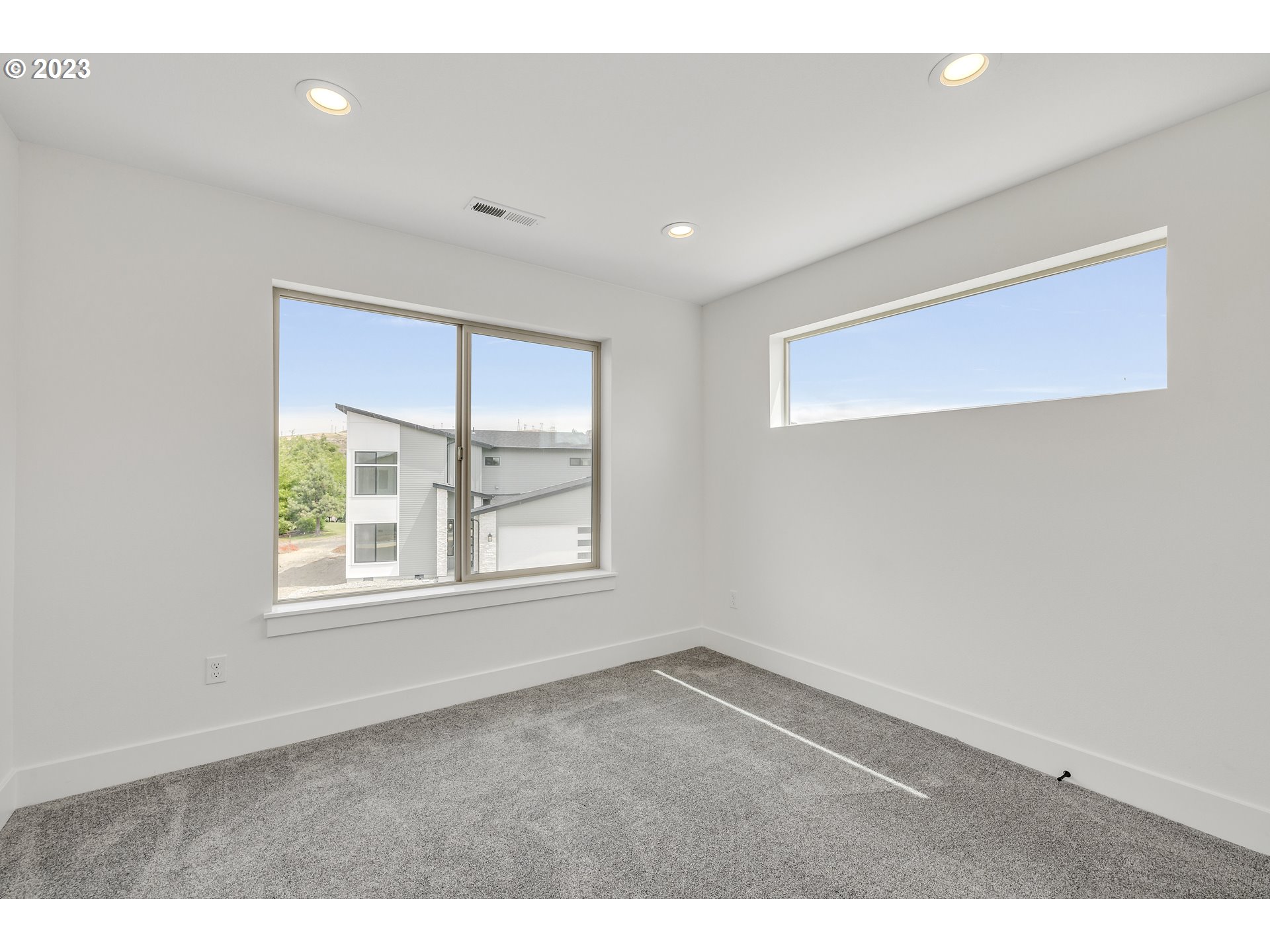 156 SOUTHSHORE AVE