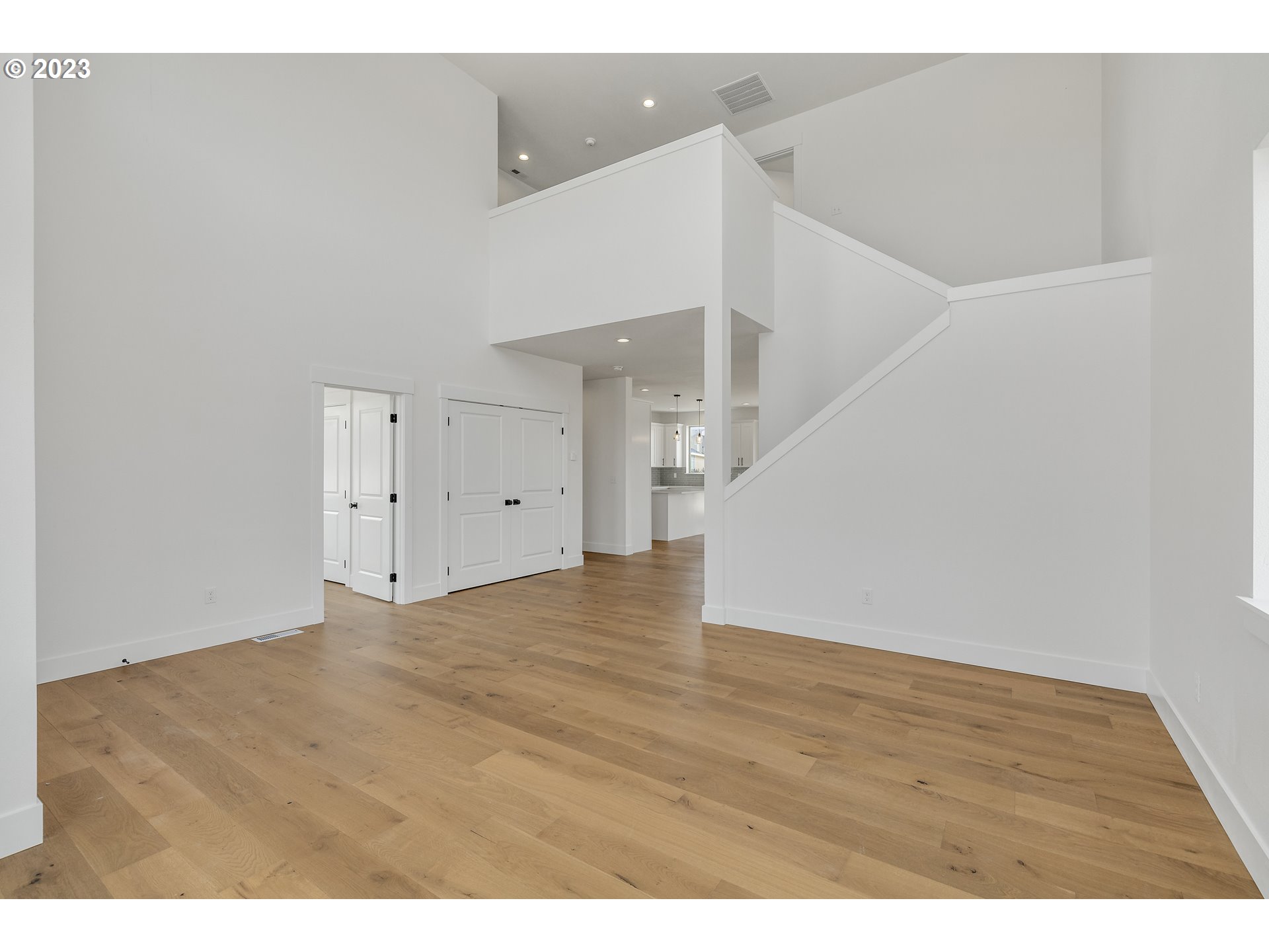 156 SOUTHSHORE AVE