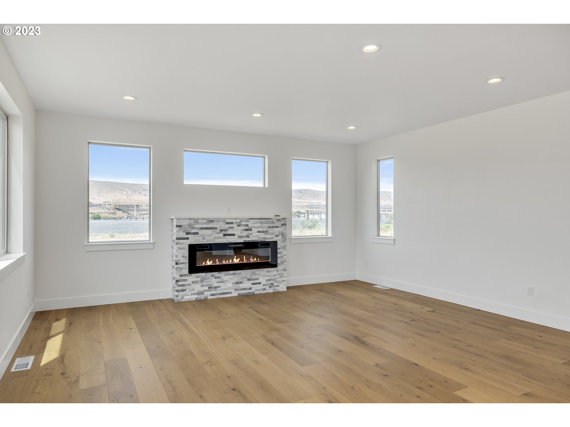 156 SOUTHSHORE AVE