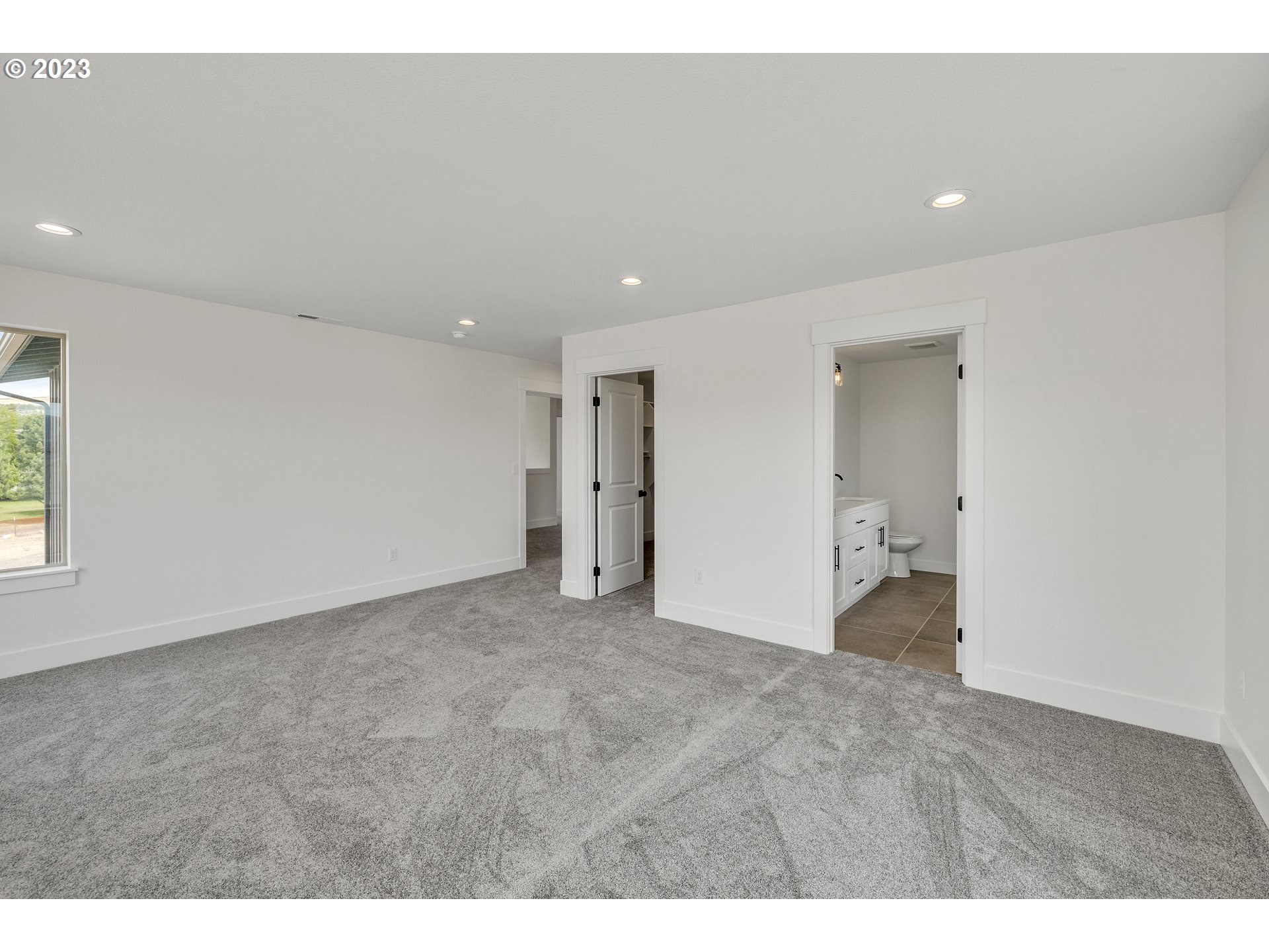 156 SOUTHSHORE AVE