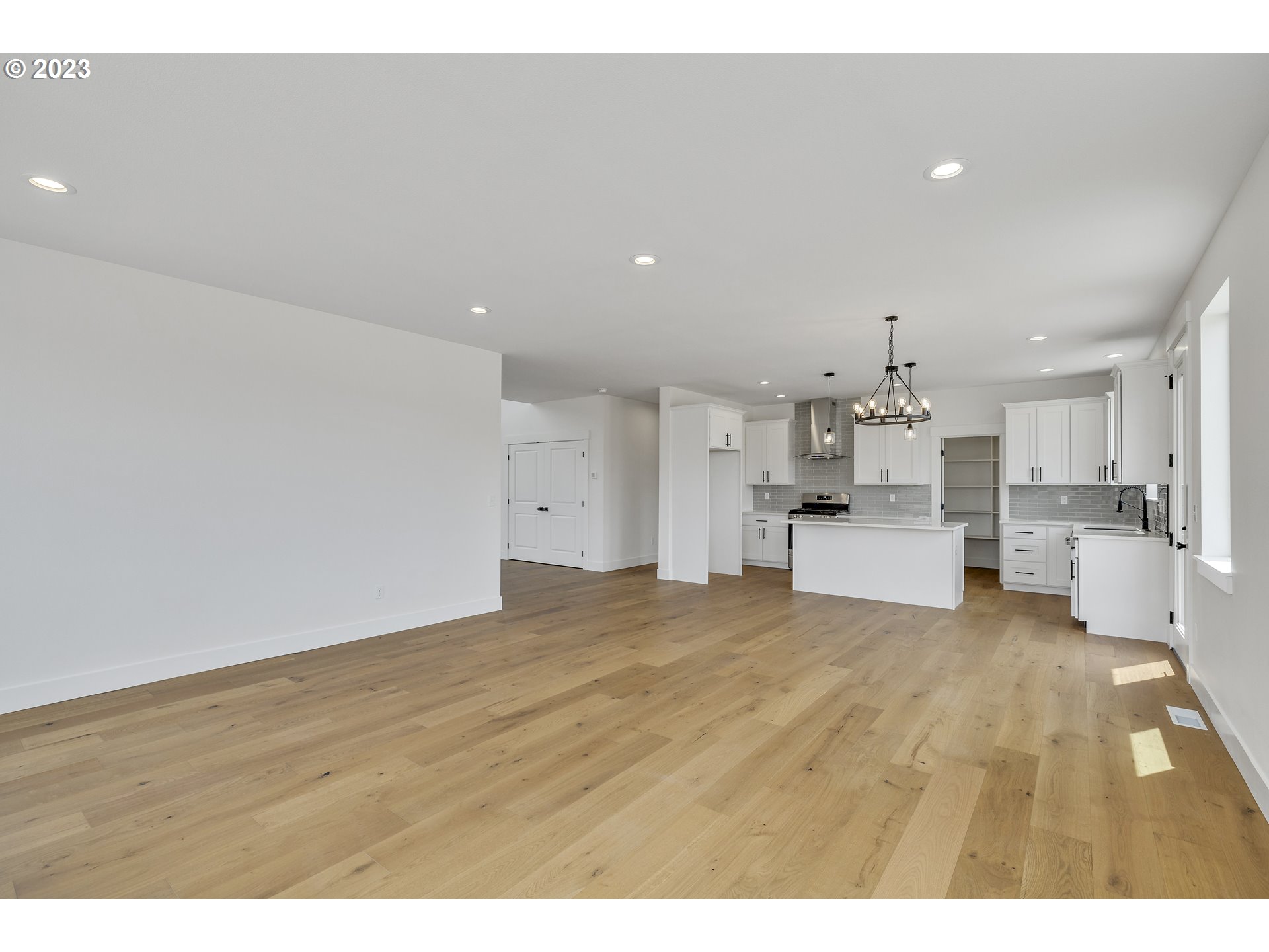156 SOUTHSHORE AVE
