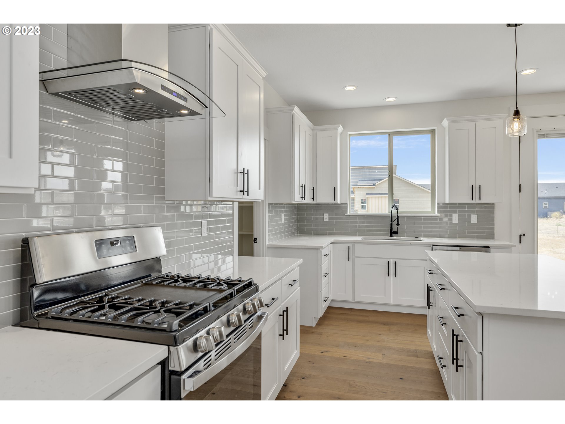 156 SOUTHSHORE AVE