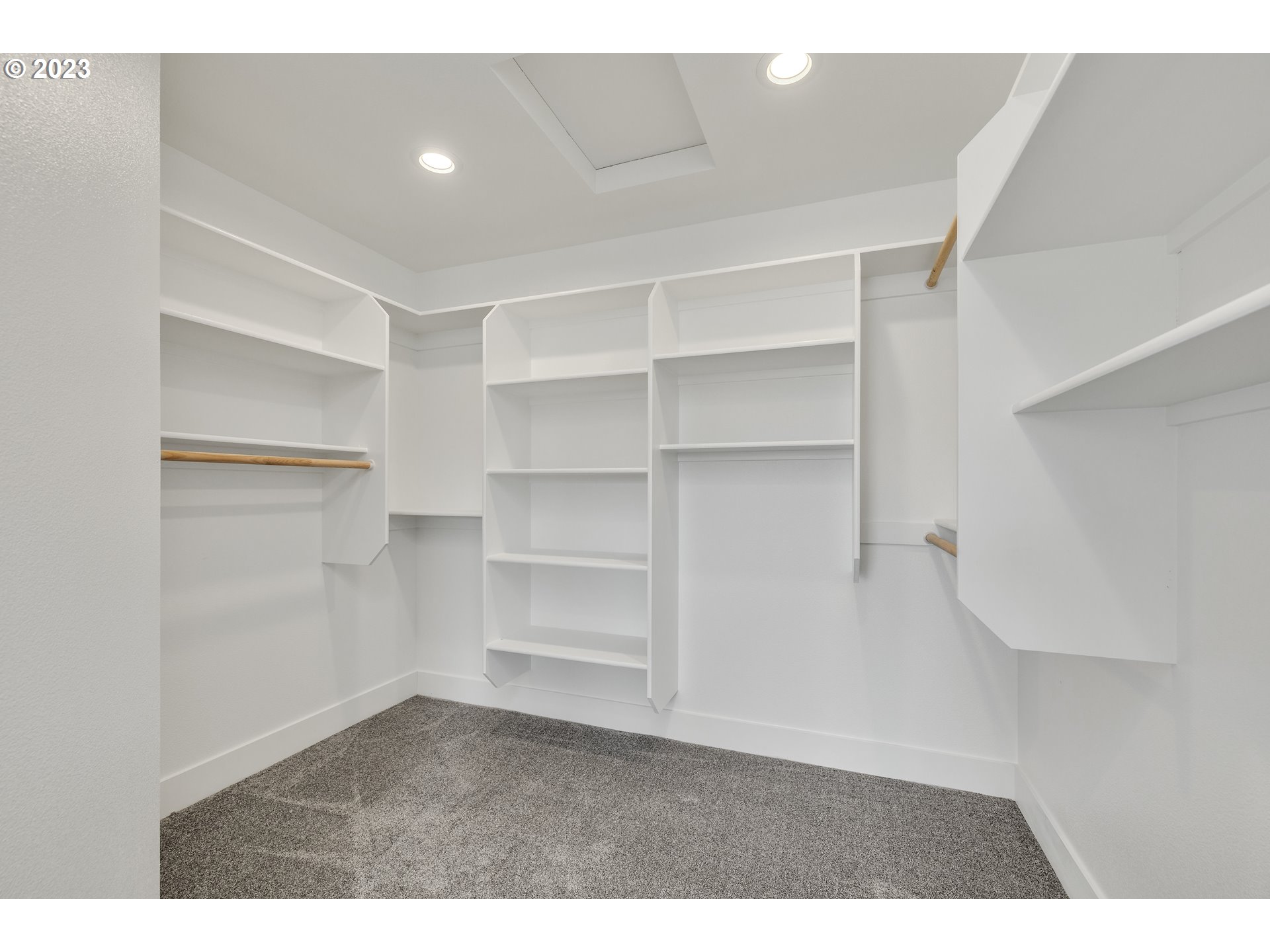 156 SOUTHSHORE AVE