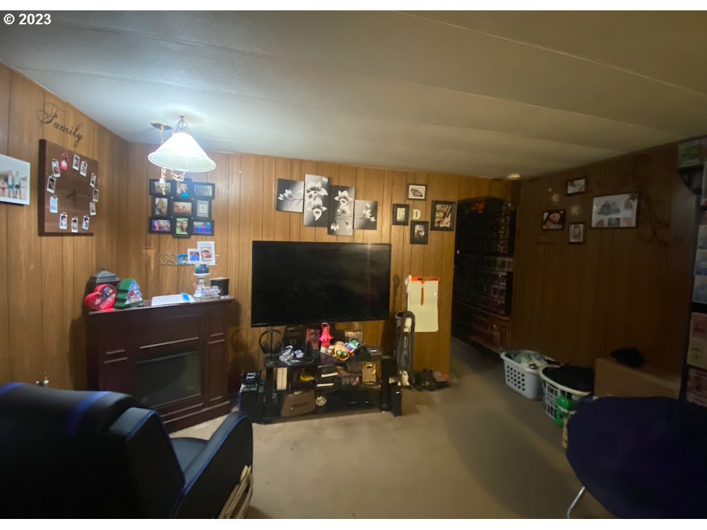 850 HOSTETLER WAY