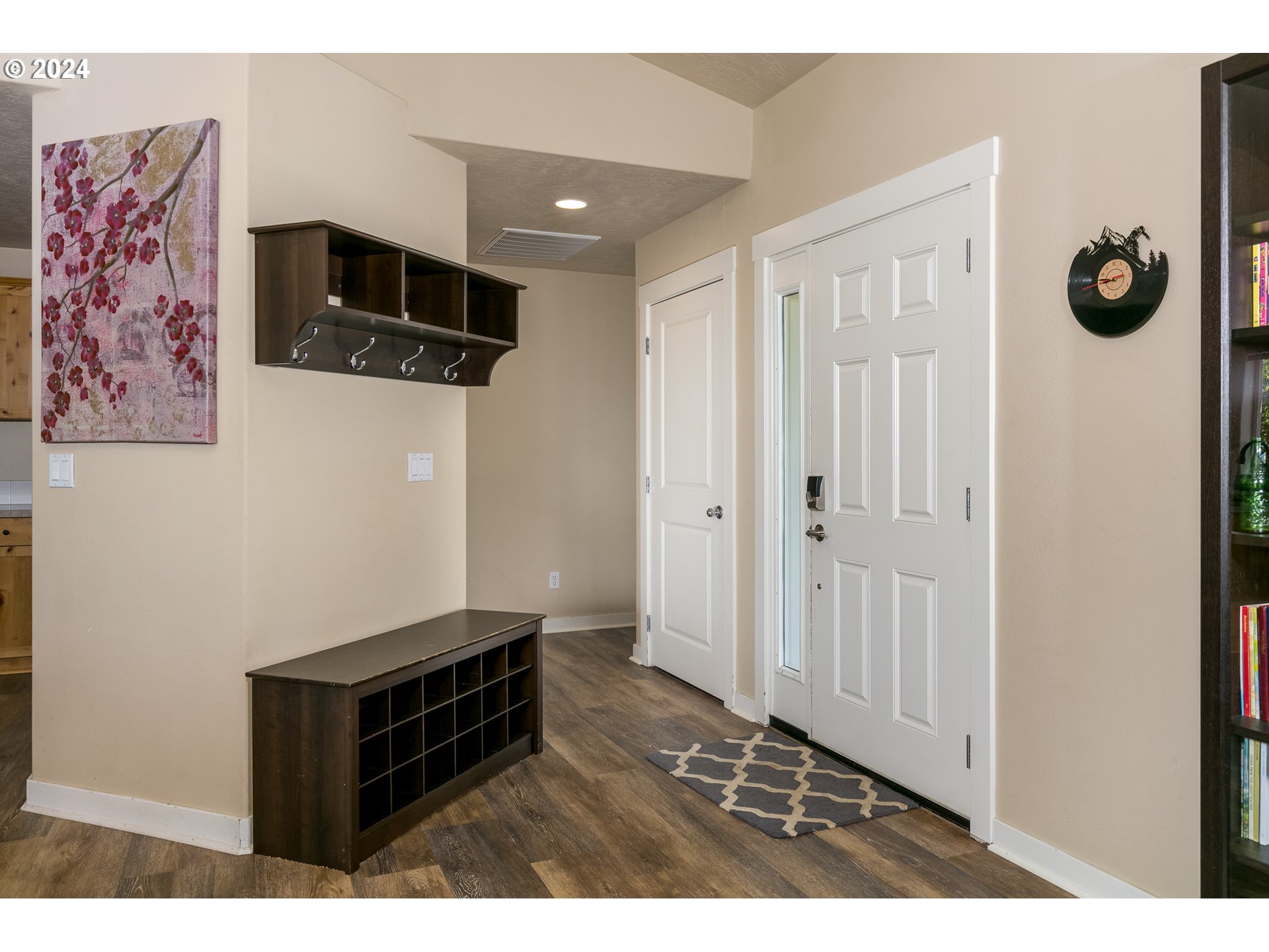 3514 JONES LOOP