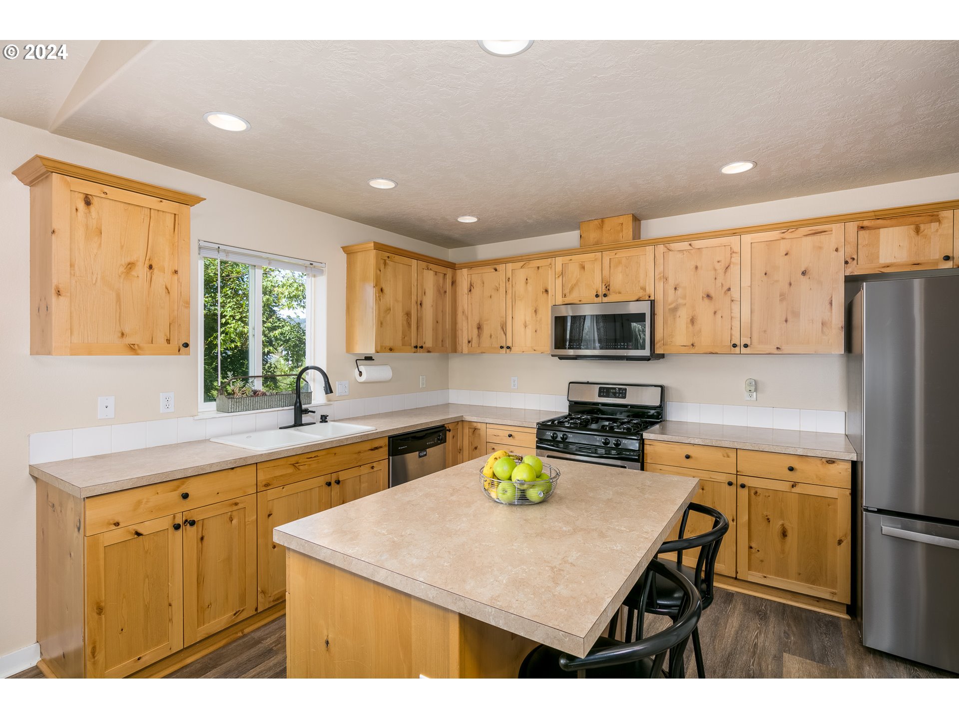 3514 JONES LOOP