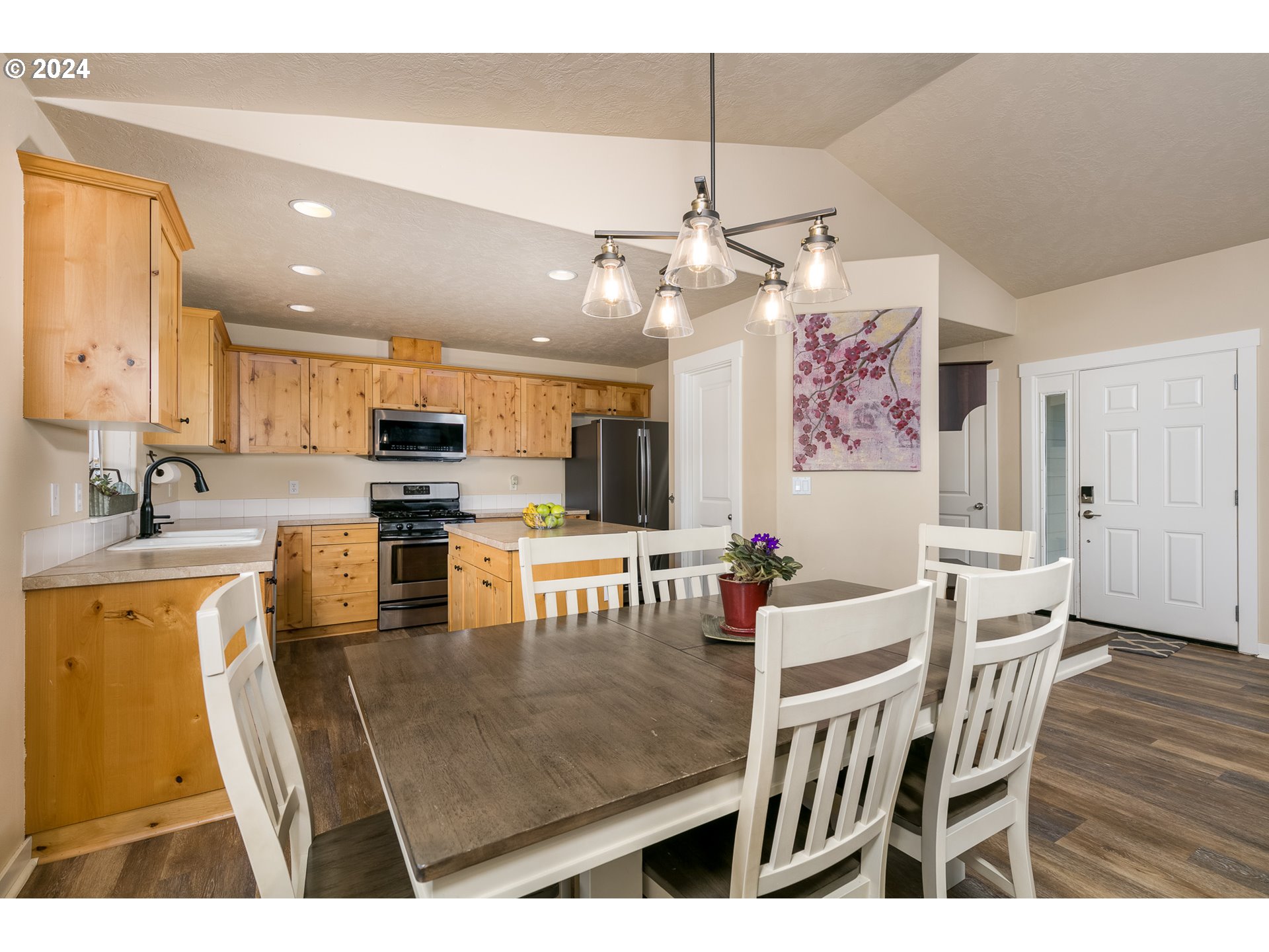 3514 JONES LOOP