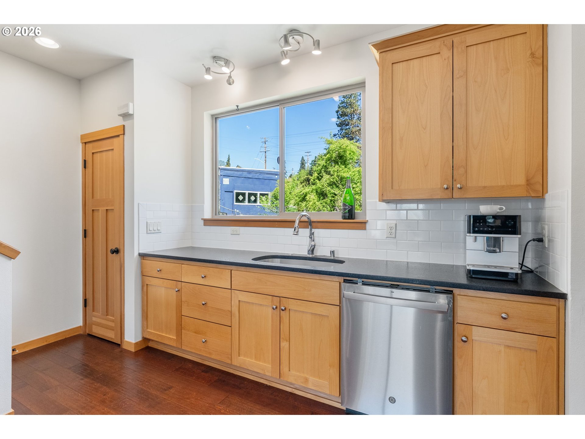 511 SE UPPER WYERS