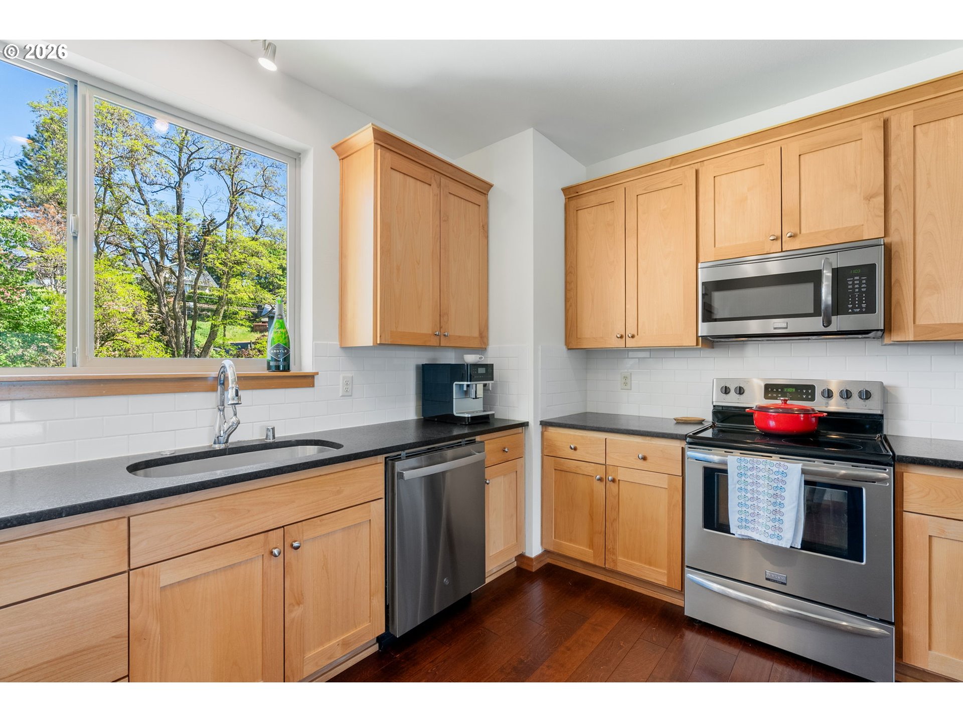 511 SE UPPER WYERS