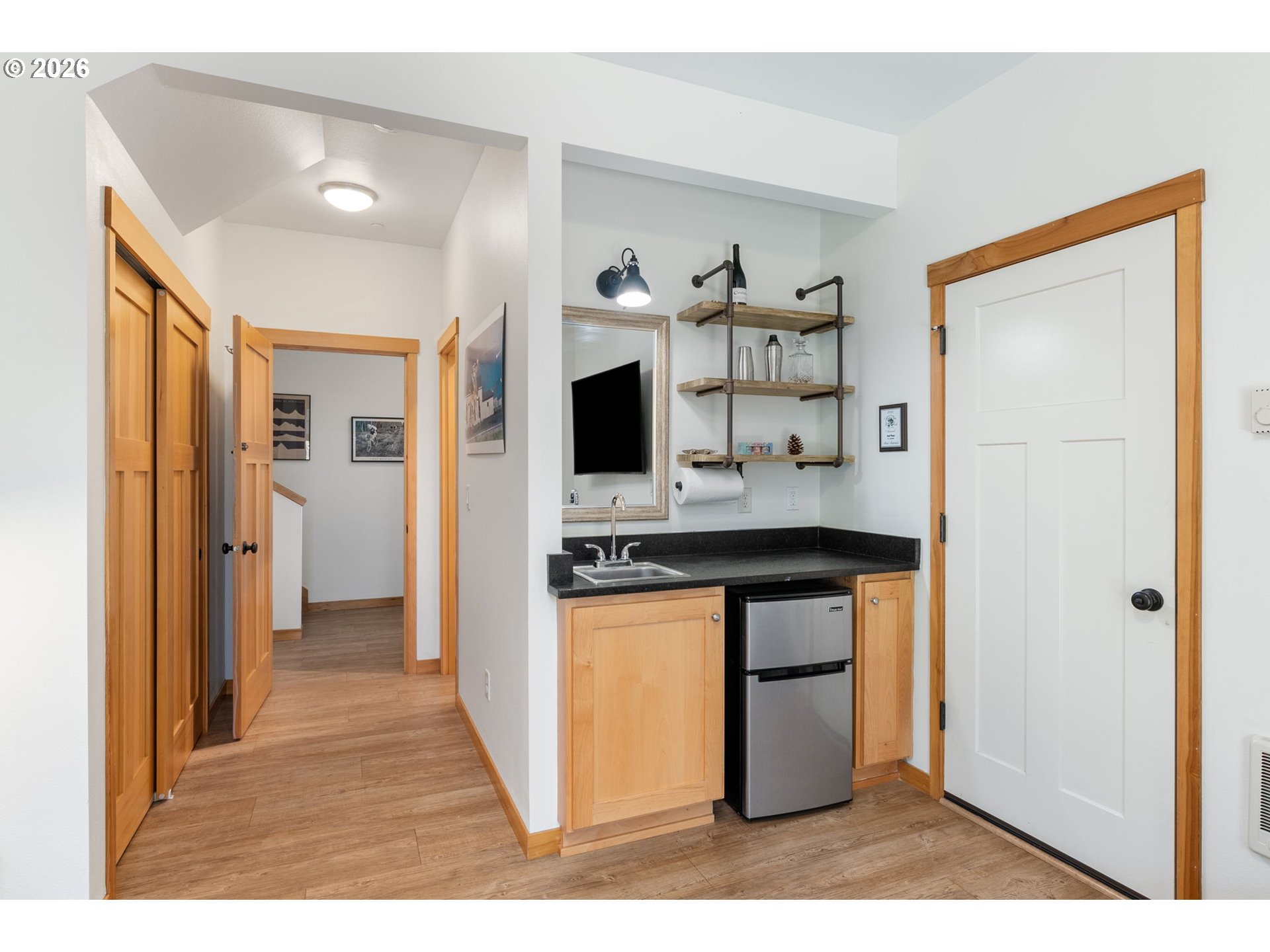 511 SE UPPER WYERS