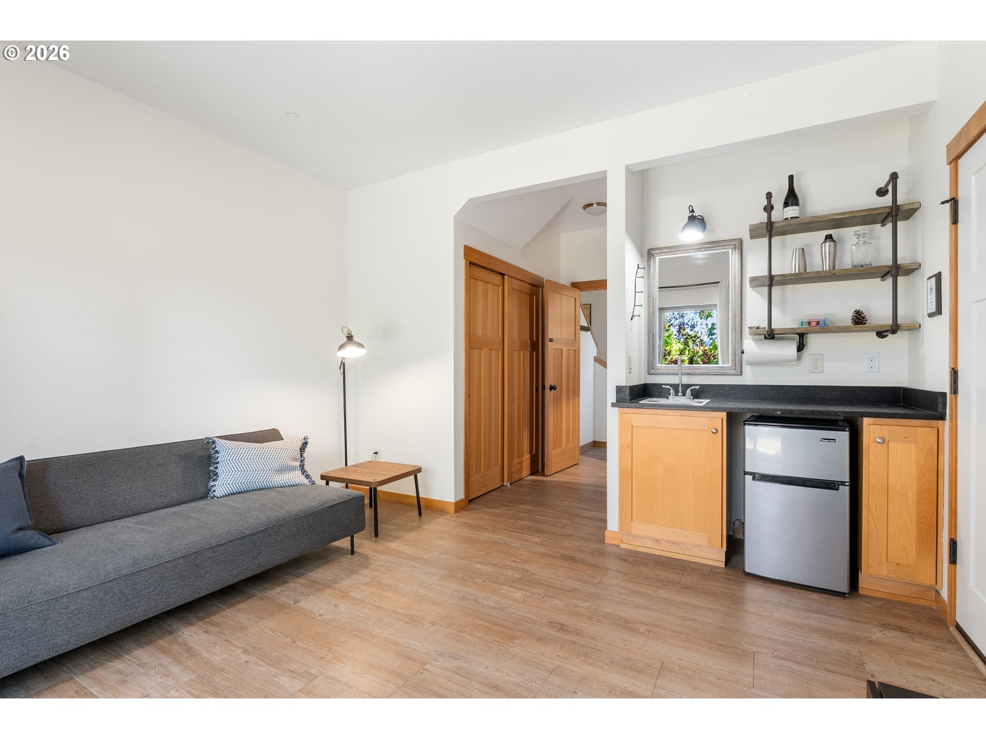 511 SE UPPER WYERS