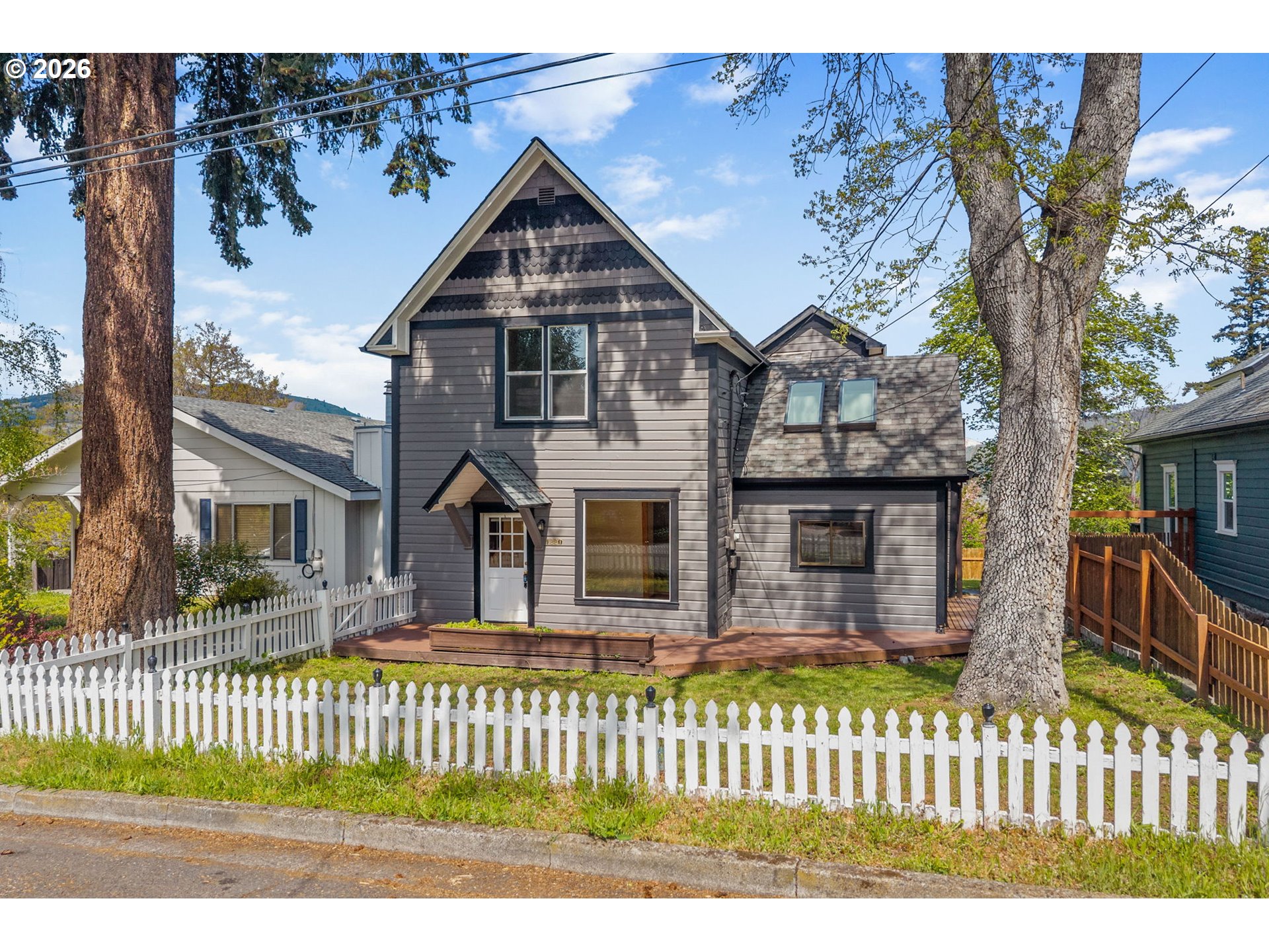 1220 EUGENE ST