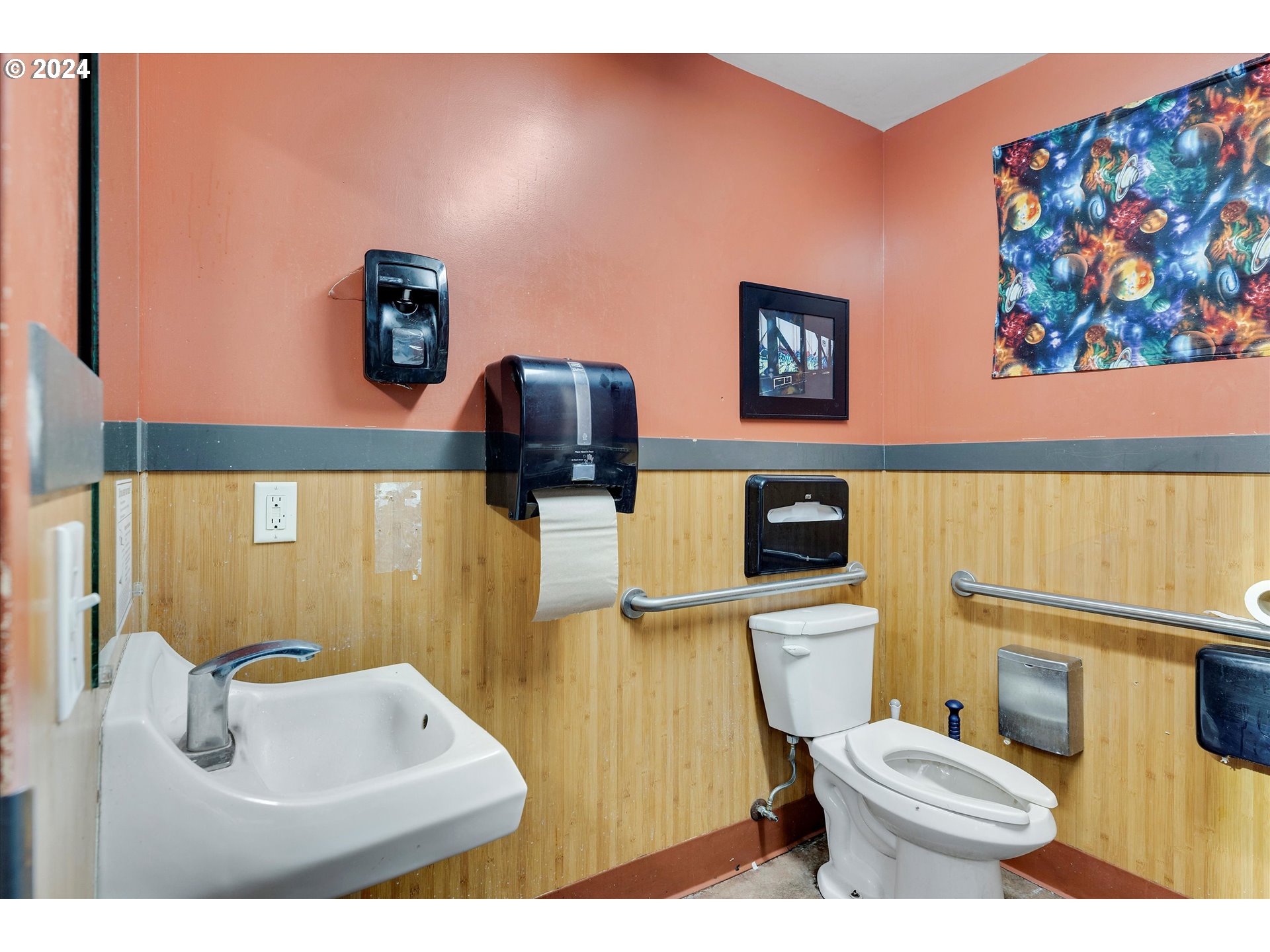 701 E 2nd, The Dalles