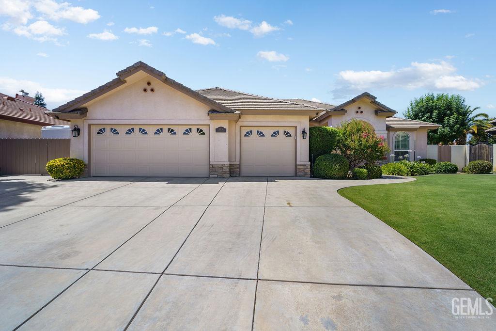 11609 Silver Crown Avenue