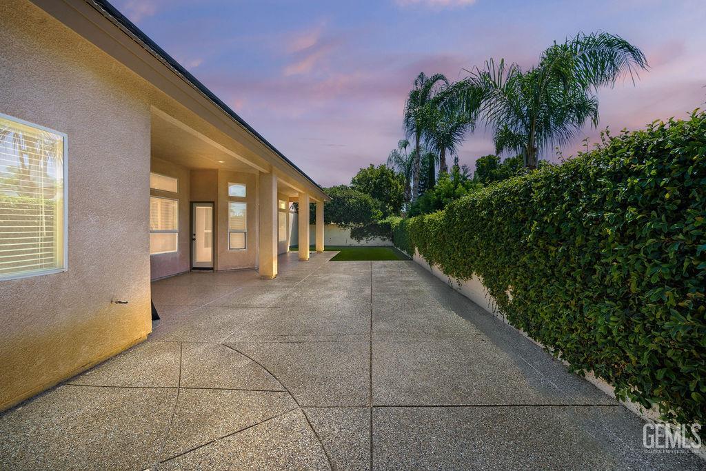 11609 Silver Crown Avenue