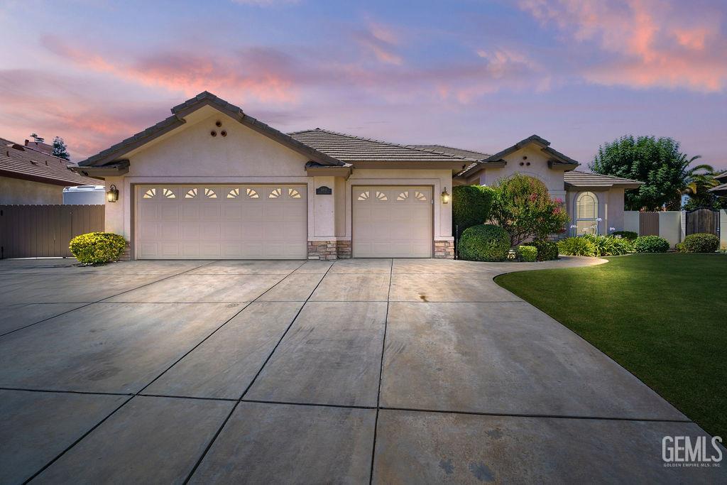 11609 Silver Crown Avenue