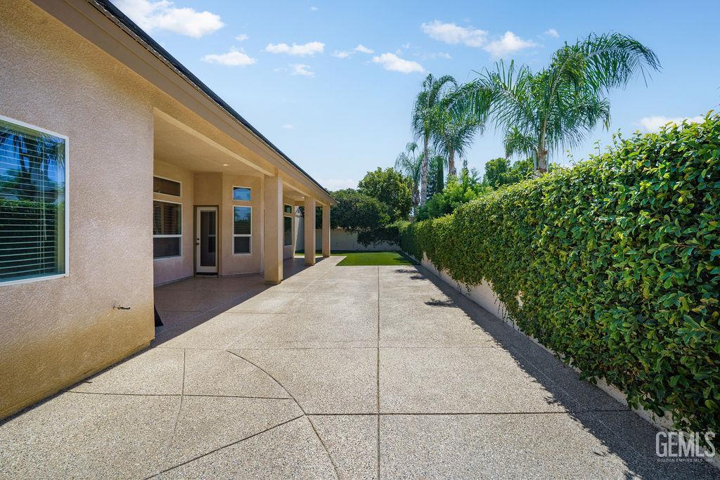 11609 Silver Crown Avenue