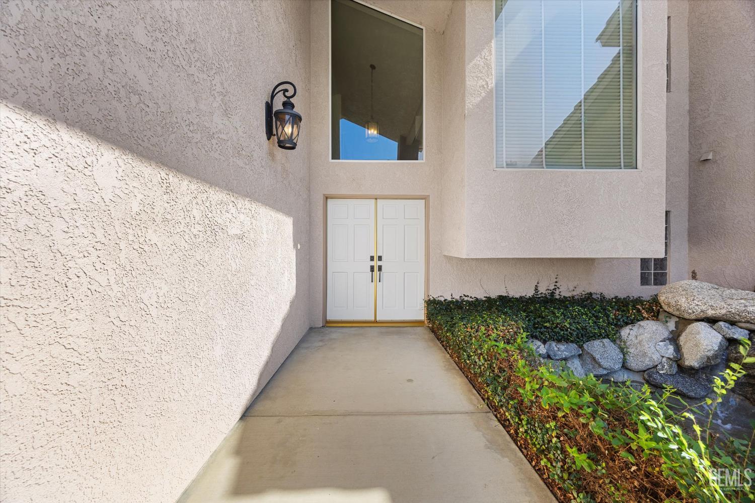 15400 Mabel Court