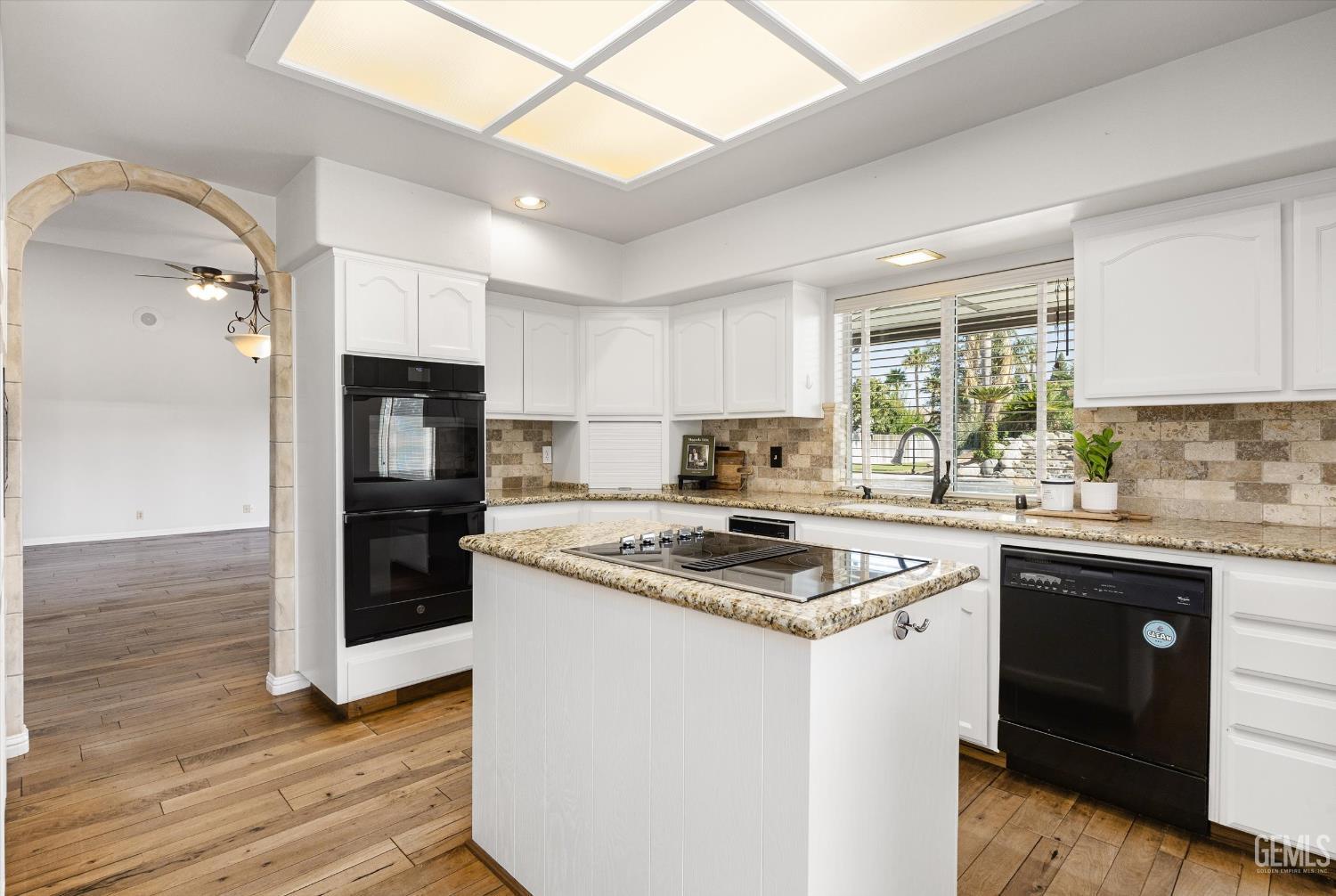15400 Mabel Court