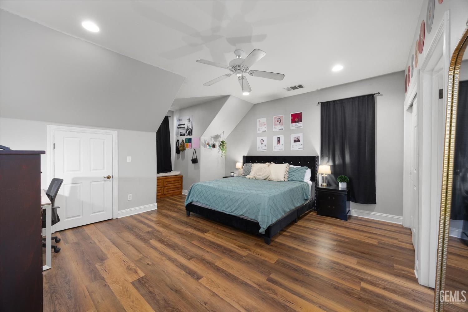 15112 Sunnybank Avenue