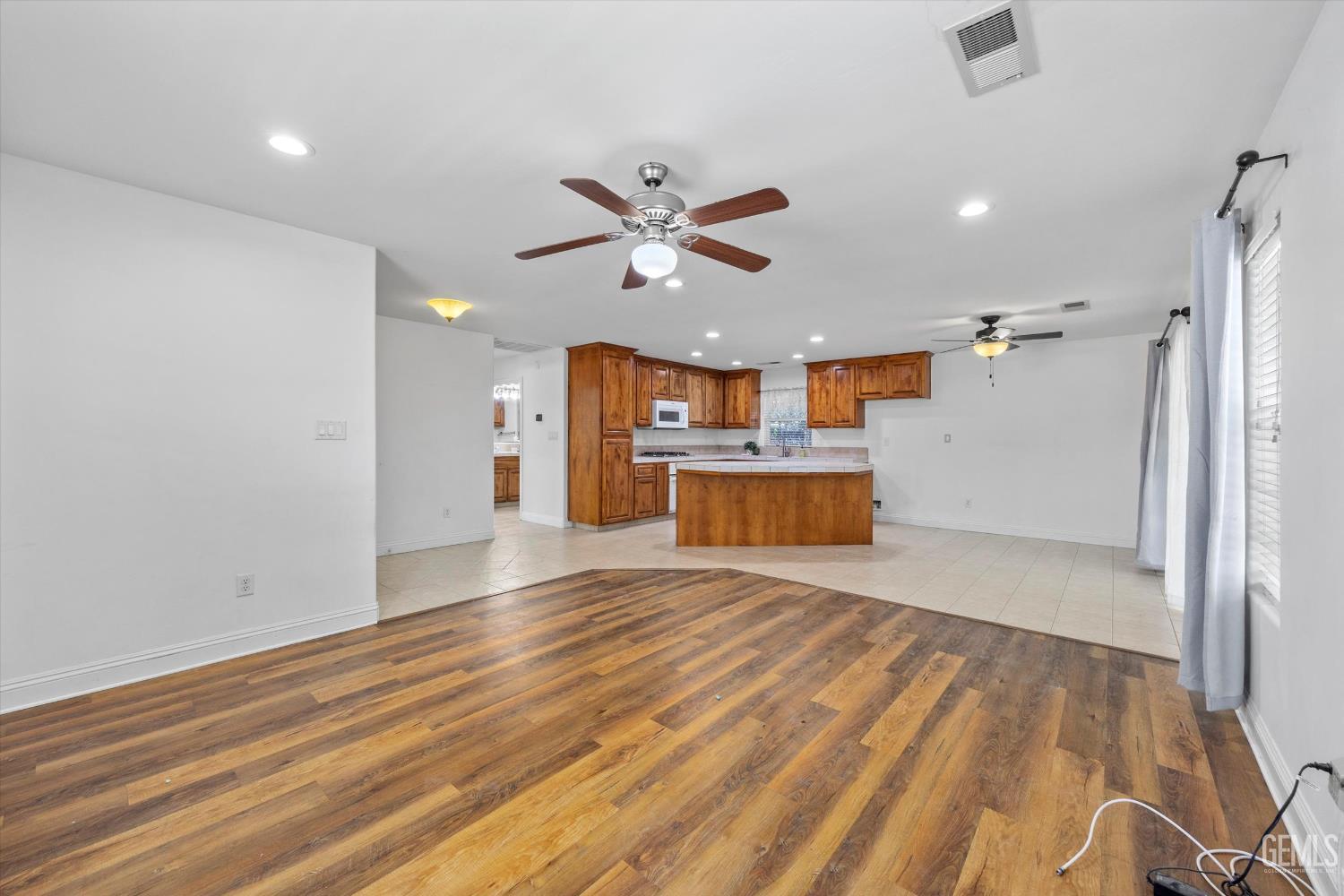 15112 Sunnybank Avenue