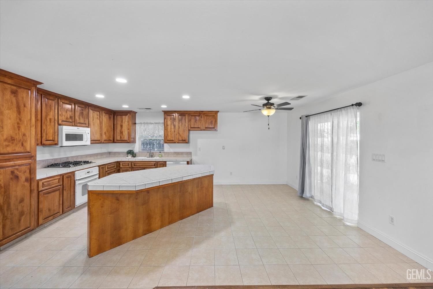 15112 Sunnybank Avenue