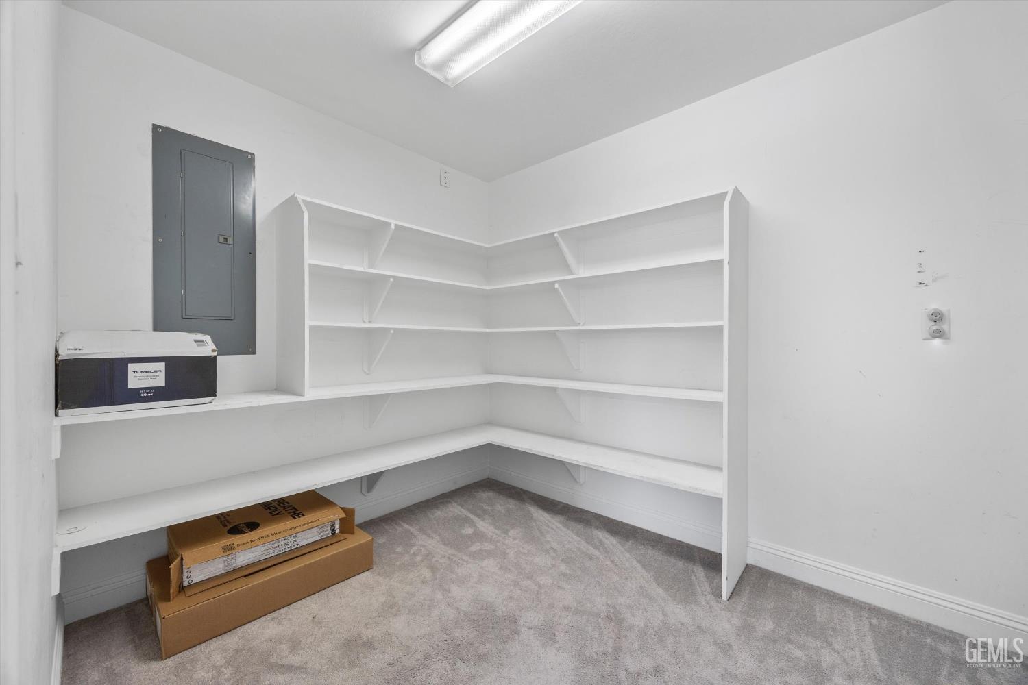 15112 Sunnybank Avenue
