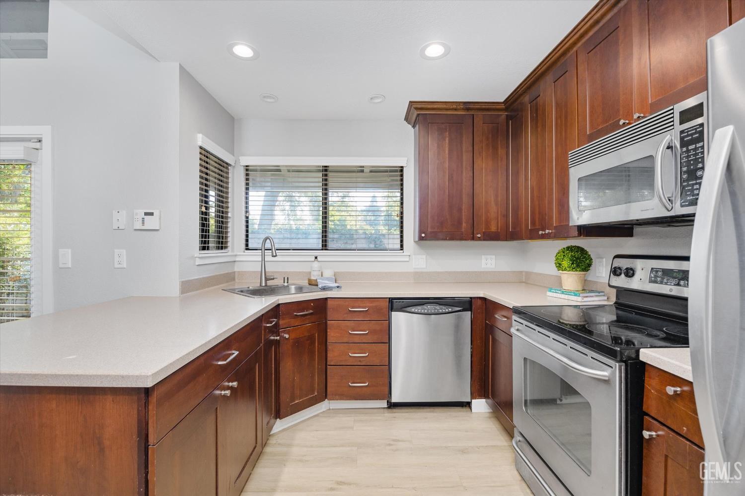 8000 Kroll Way Unit: 9