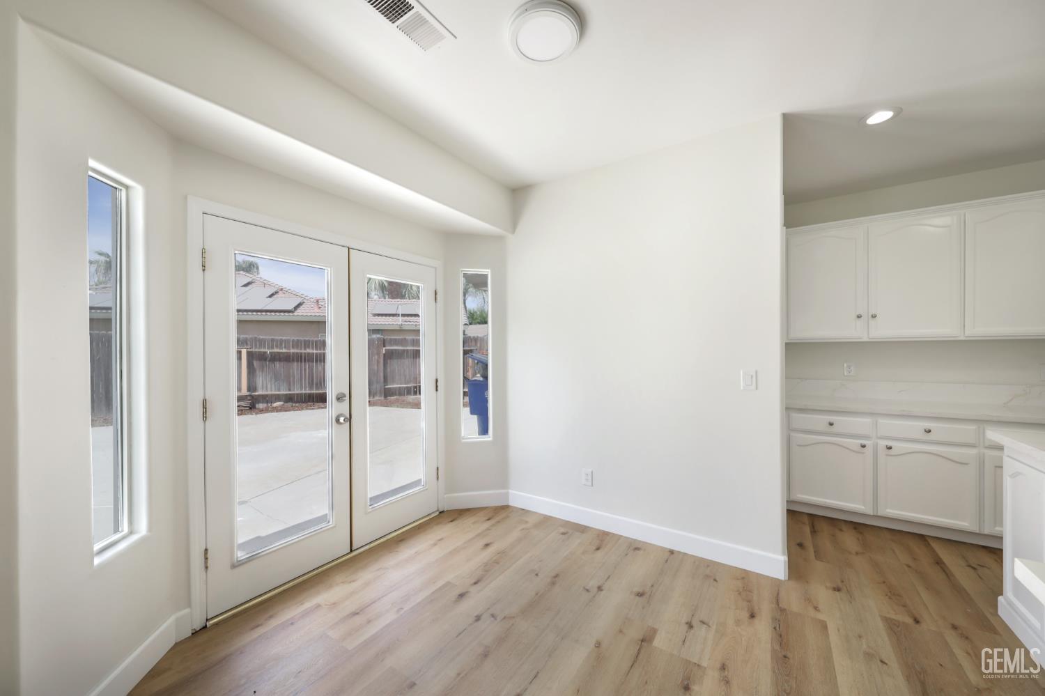 10117 Commodore Drive