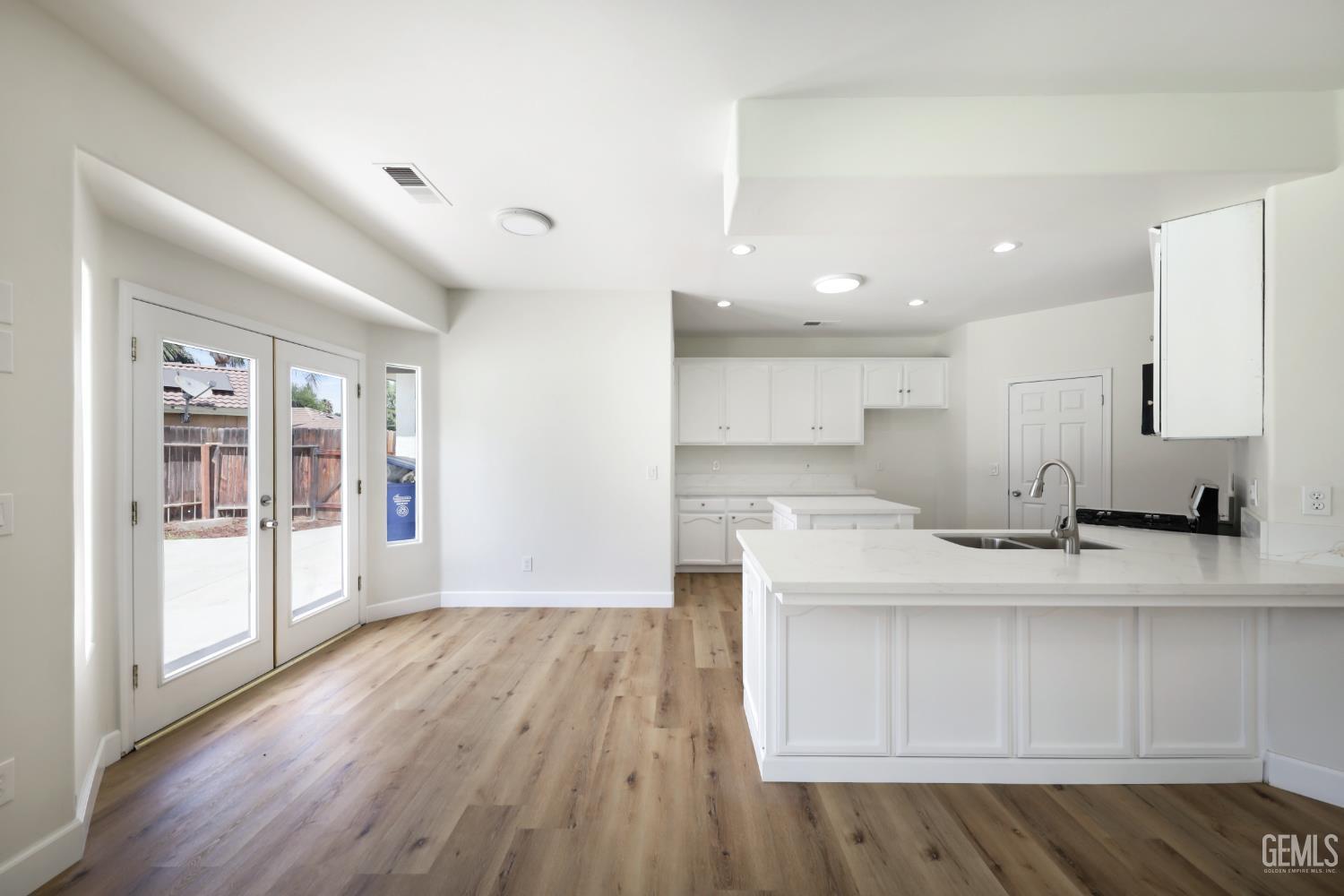 10117 Commodore Drive