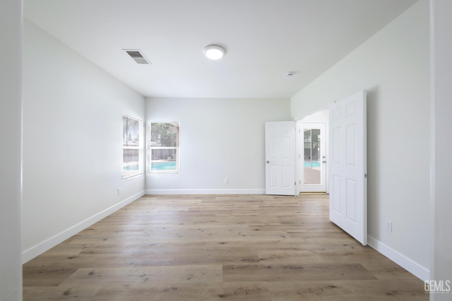 10117 Commodore Drive