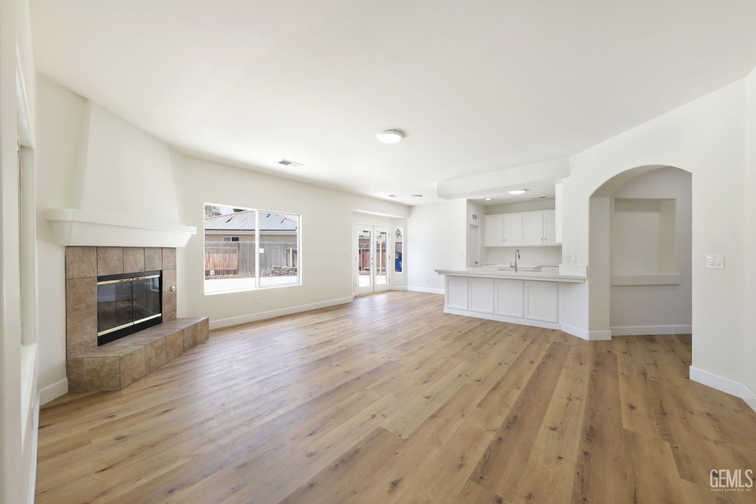 10117 Commodore Drive