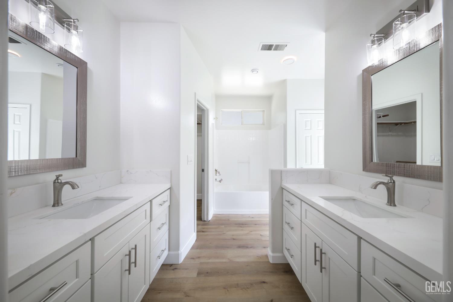 10117 Commodore Drive